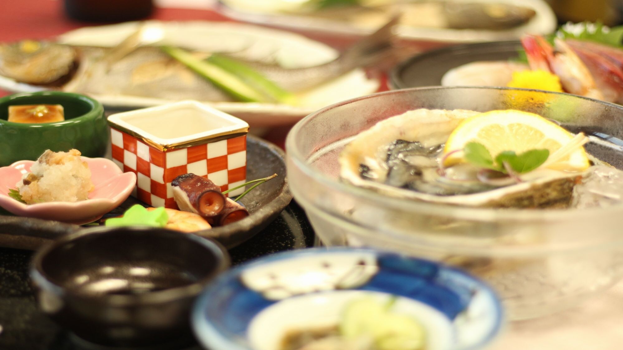 [Summer Kaiseki] In August, we will serve large rock oysters from Shimane Prefecture as sashimi. We are committed to using locally produced ingredients.