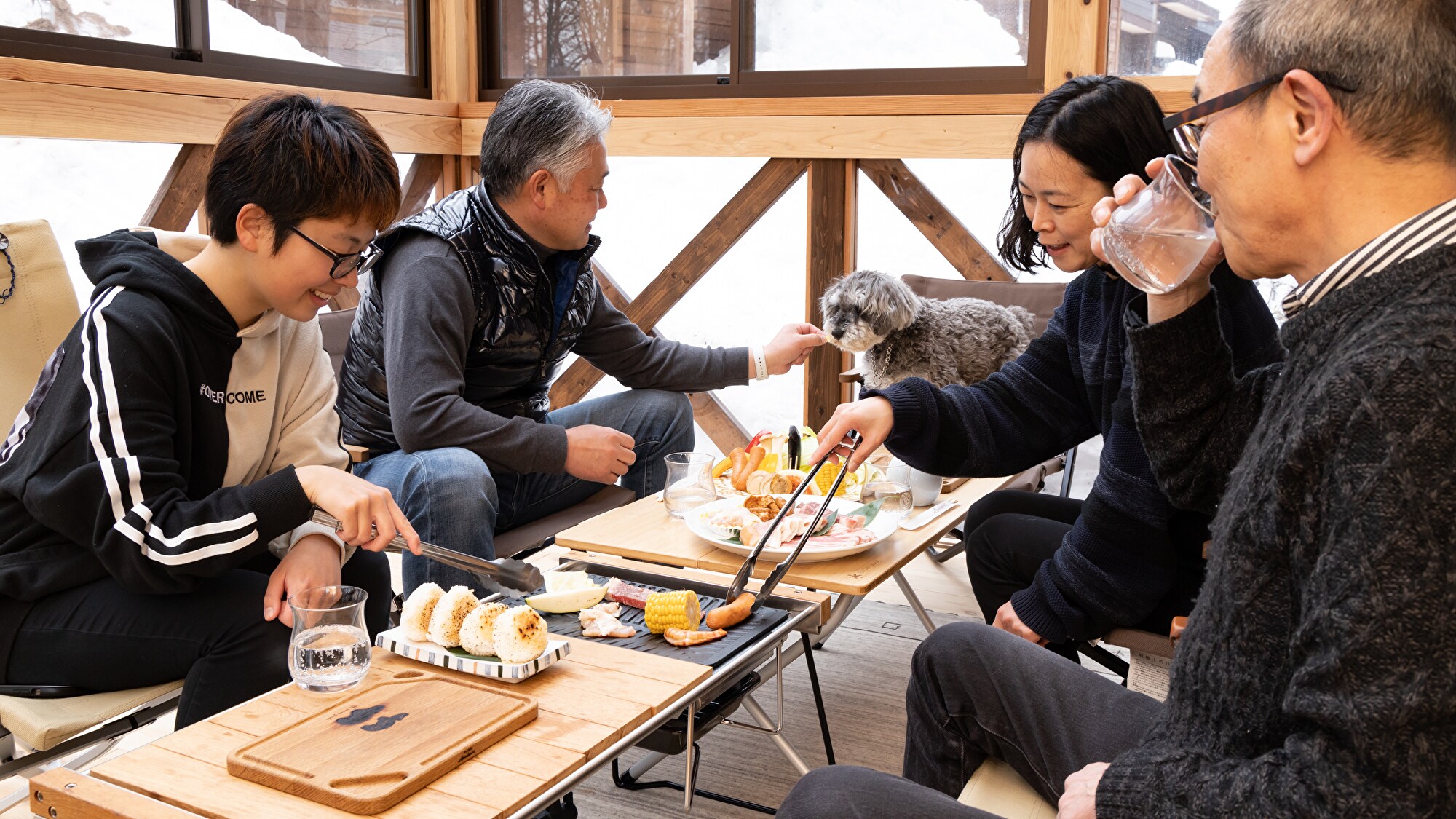 เพลิดเพลินกับบาร์บีคิวกับครอบครัวและเพื่อนๆ ของคุณในทริปกลุ่ม! *รูปภาพใช้เพื่อประกอบการอธิบายเท่านั้น