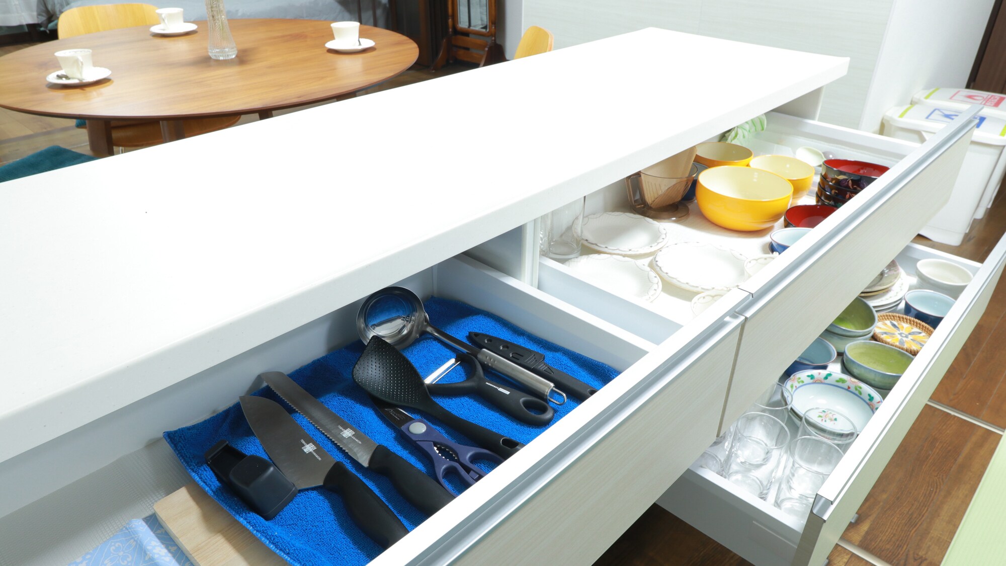 -廚房- 提供餐具和炊具