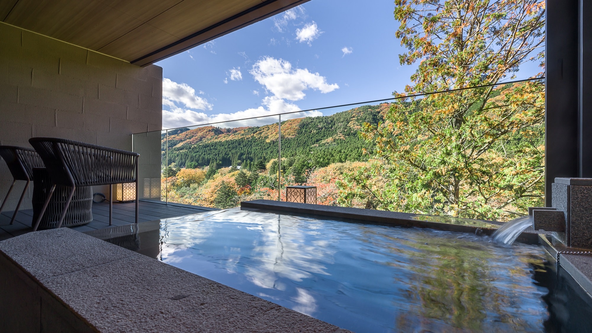 [Open-air bath in guest room] All rooms have an open-air hot spring bath where you can feel the Kinugawa Valley up close.