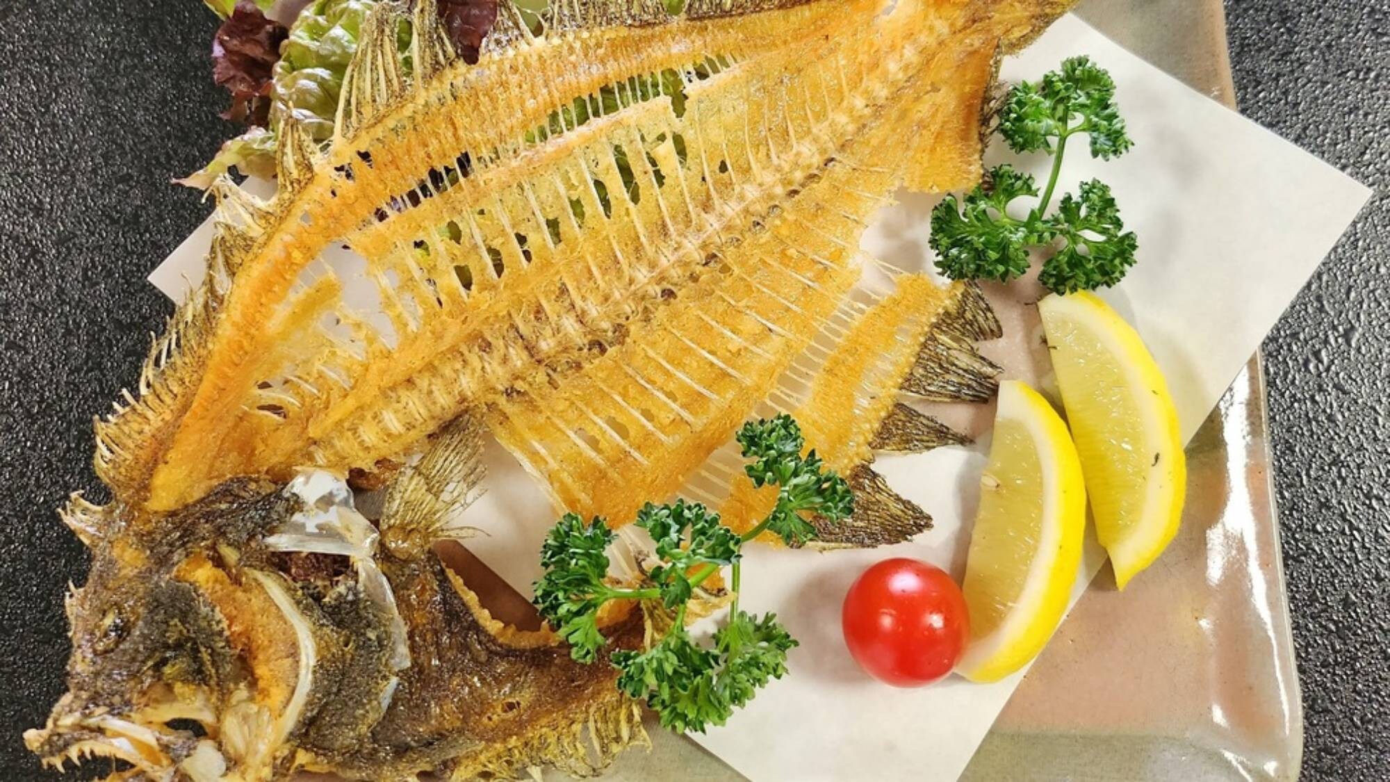 Flounder bone crackers (image)