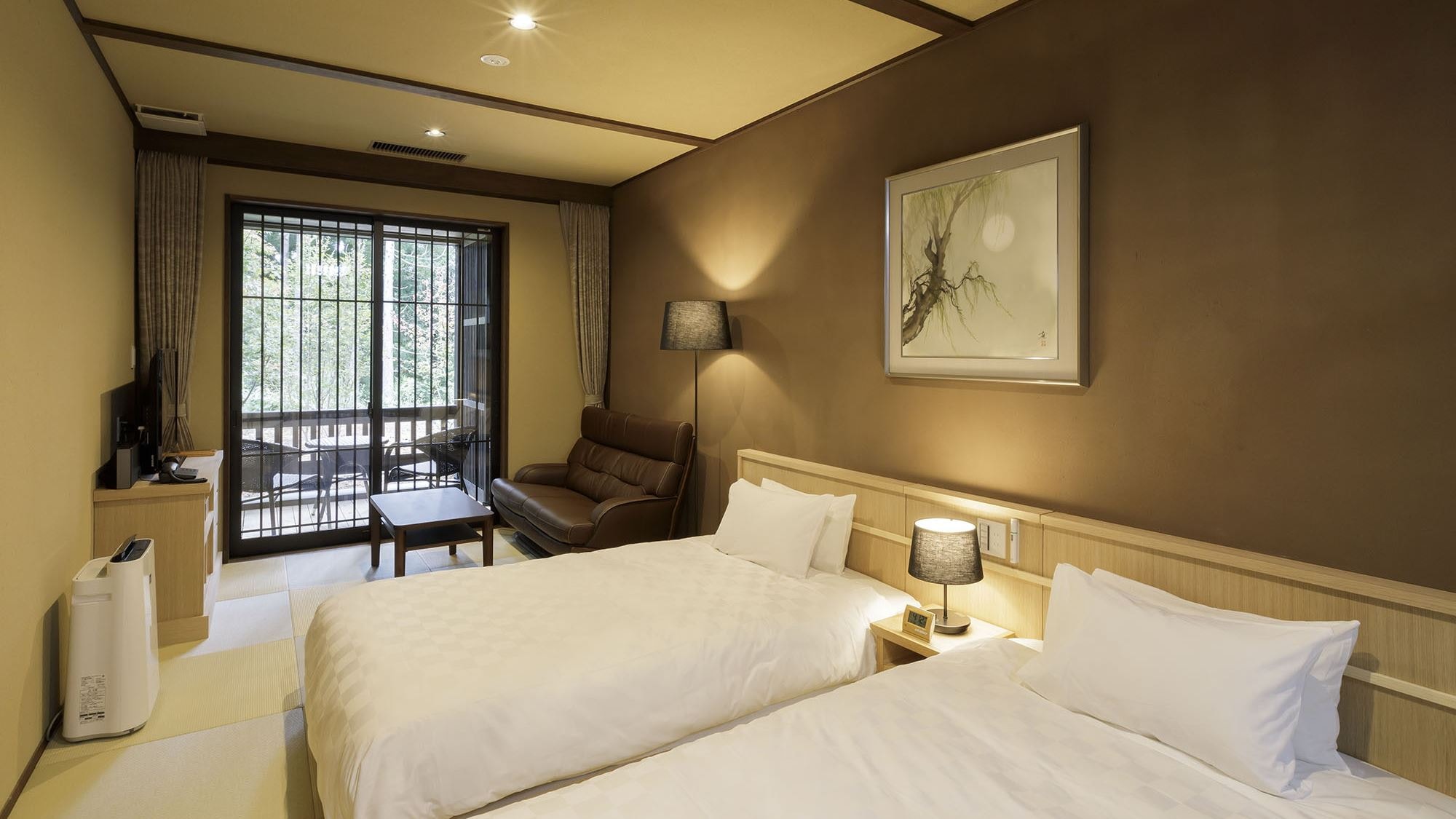 [With cypress bath and terrace] Relaxing Japanese-style room & Japanese-style twin room / Spacious Japanese-style guest room with tatami flooring.