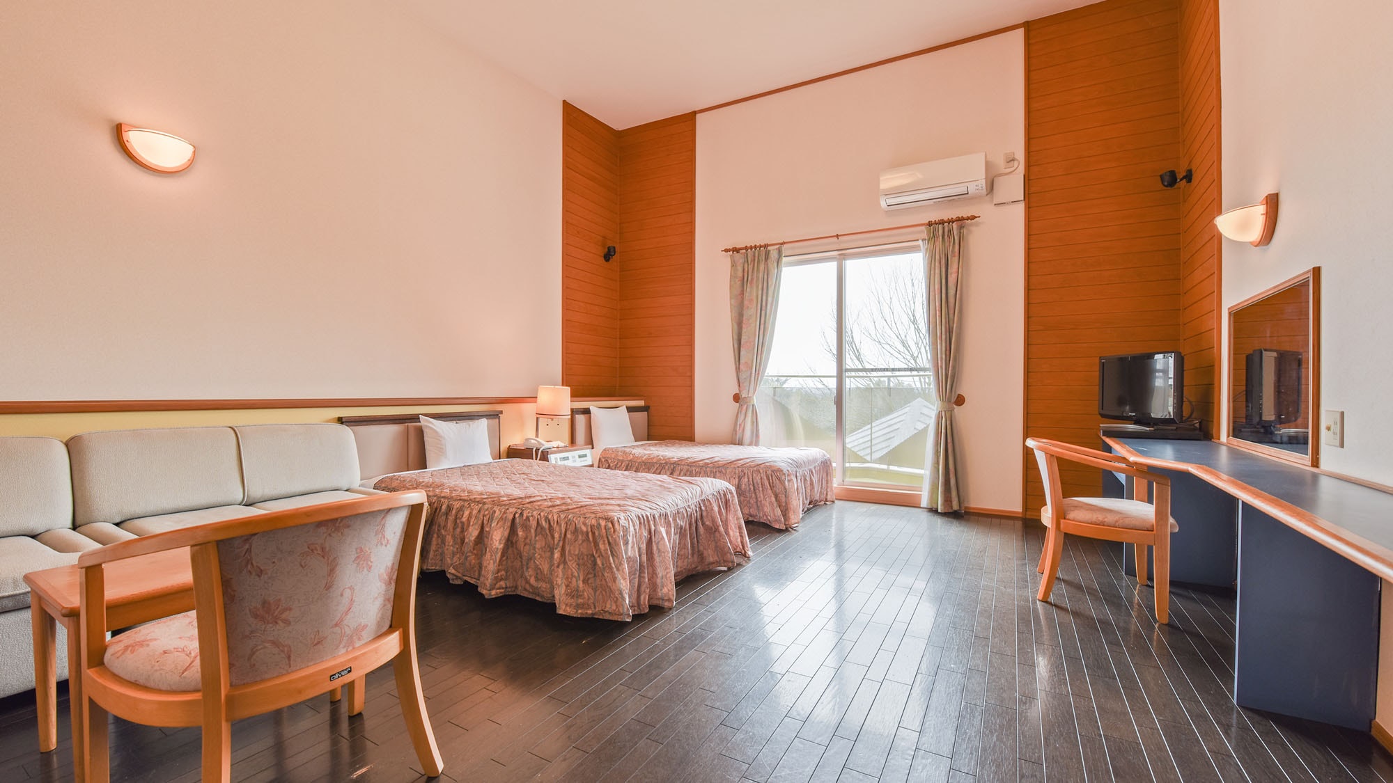 * [Example of a Western-style room] Even with a twin bed, there is still plenty of space. Please make yourself comfortable.