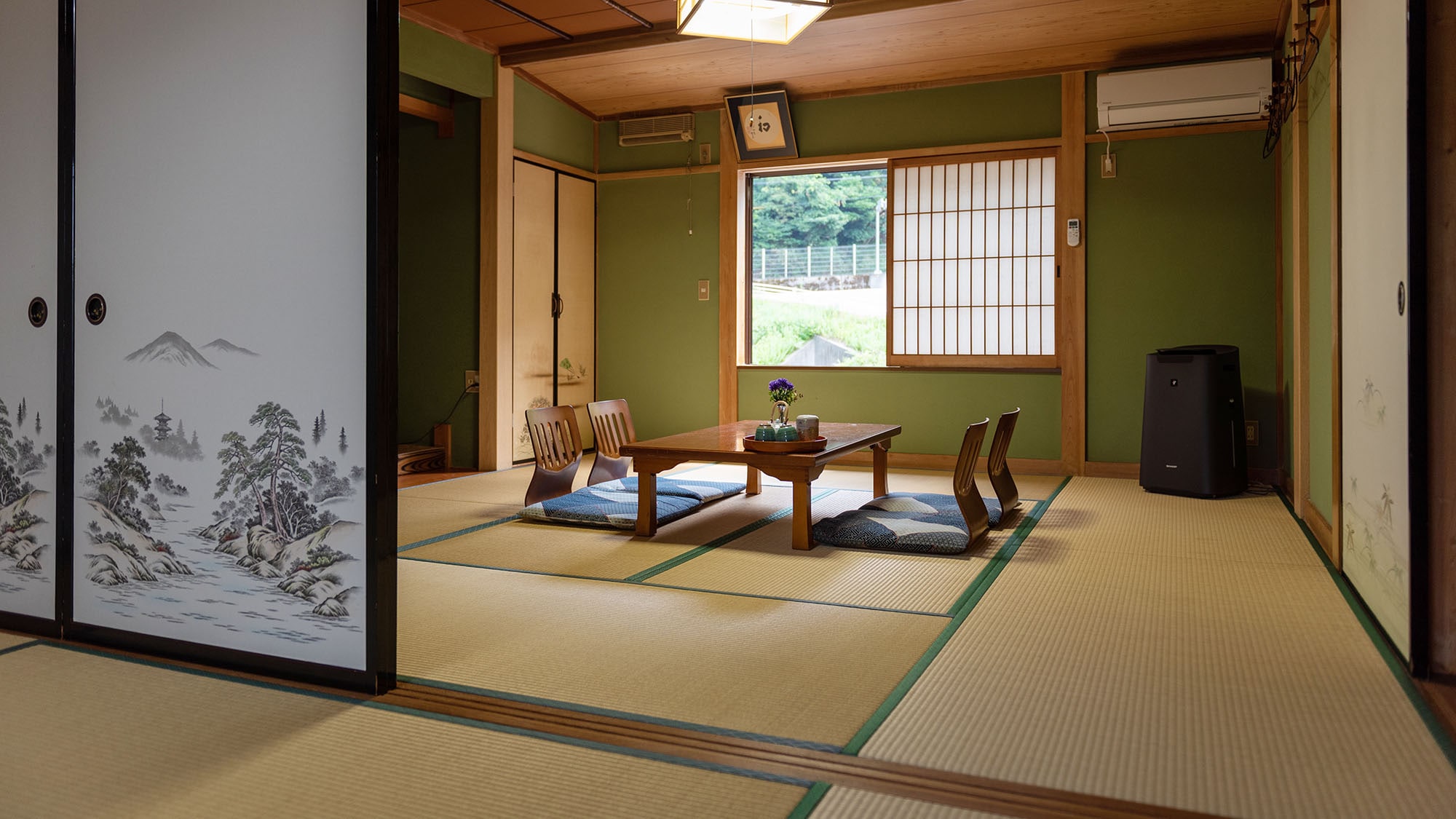 Two adjoining rooms (2nd floor)