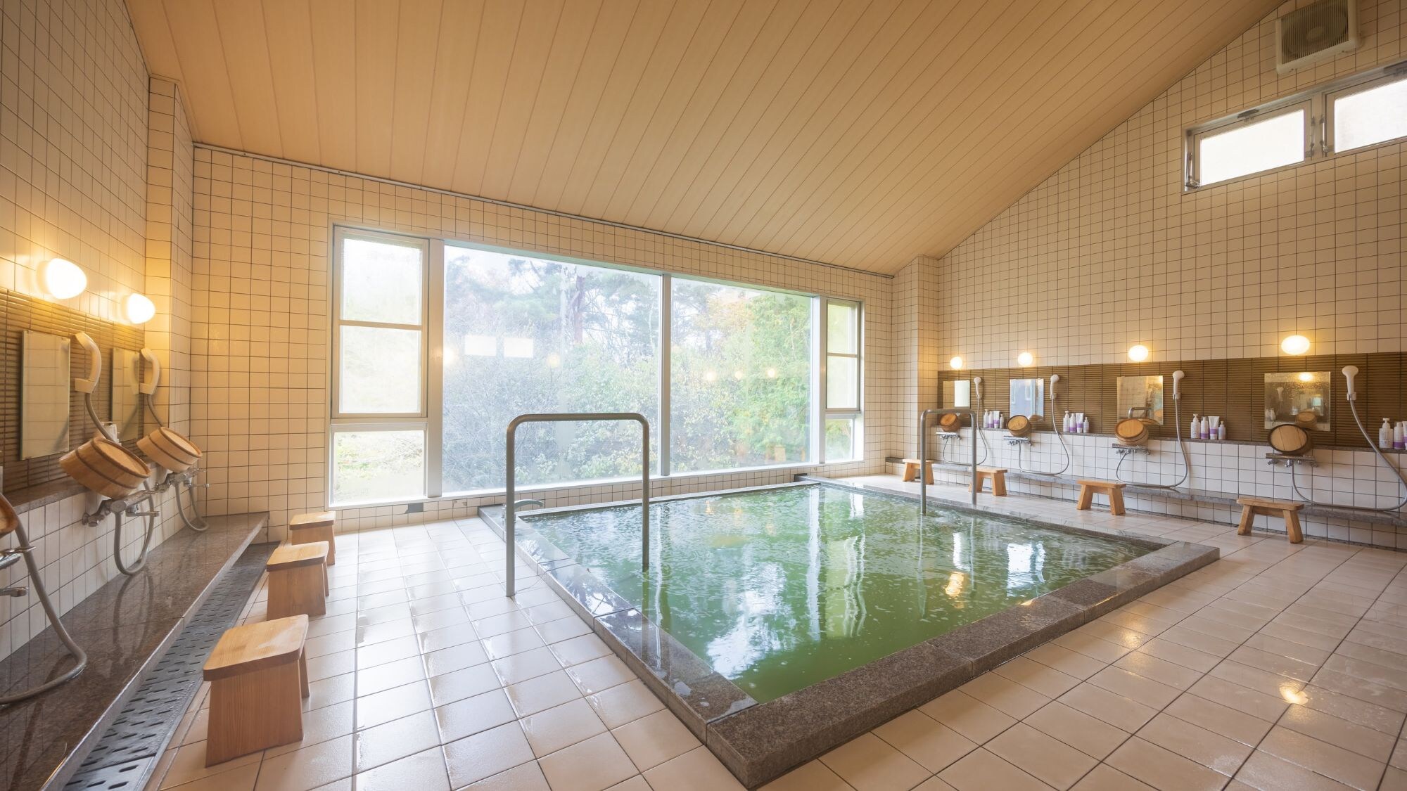Large public bath (women's bath)