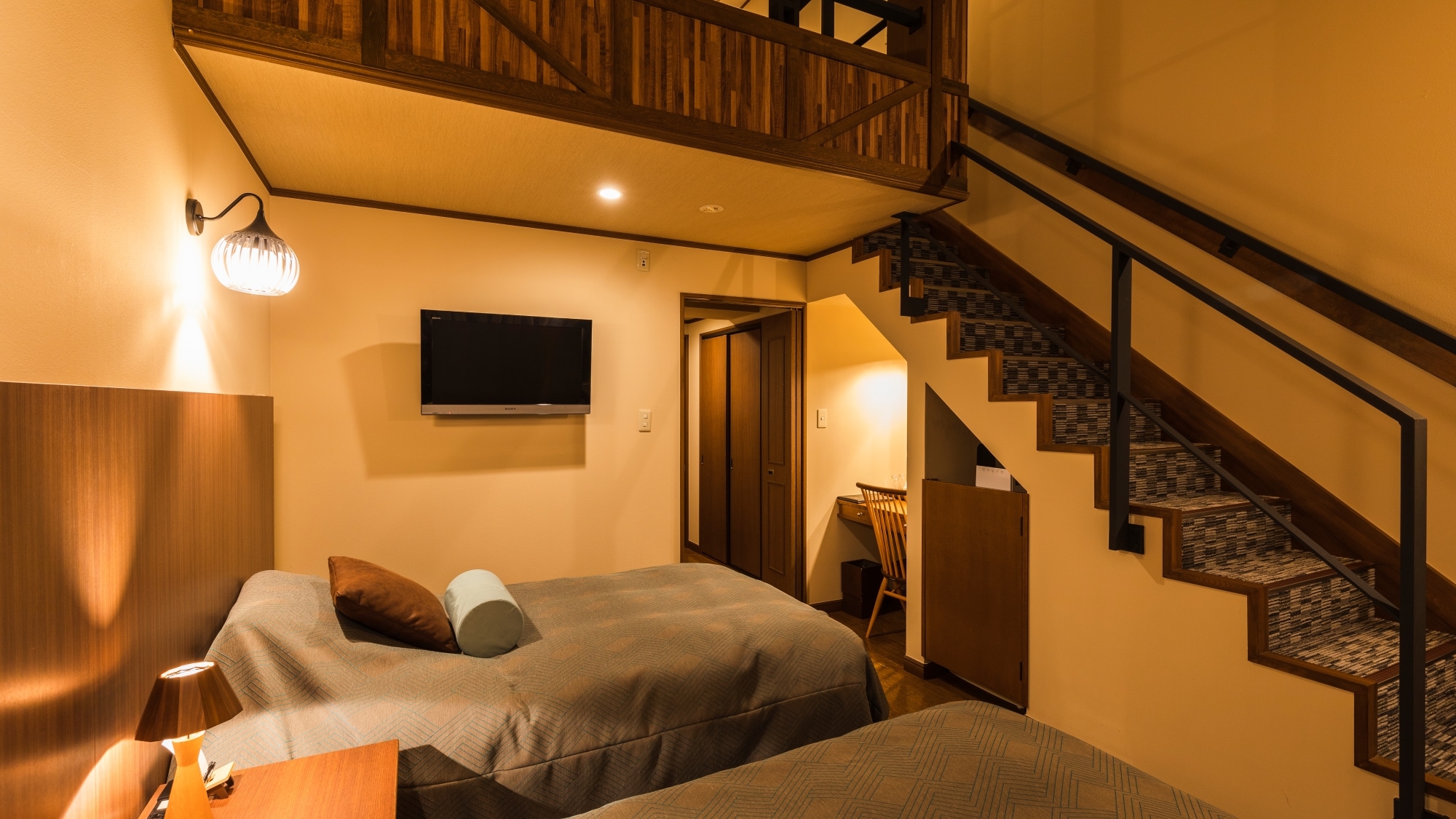 [Duplex Twin] We have installed beds made by Nippon Bed, where you can sleep surrounded by the scent of nature.