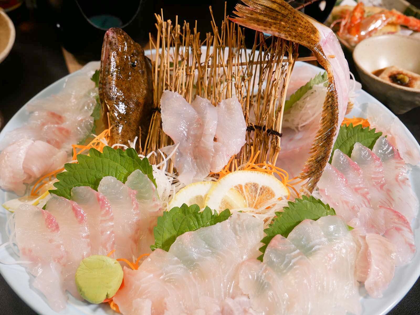比目鱼整条刺身 ※照片为4人份