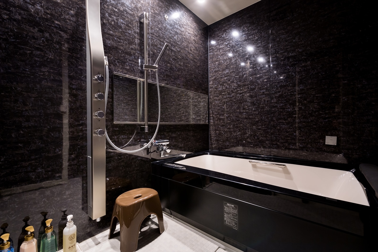 Deluxe Room Bathroom
