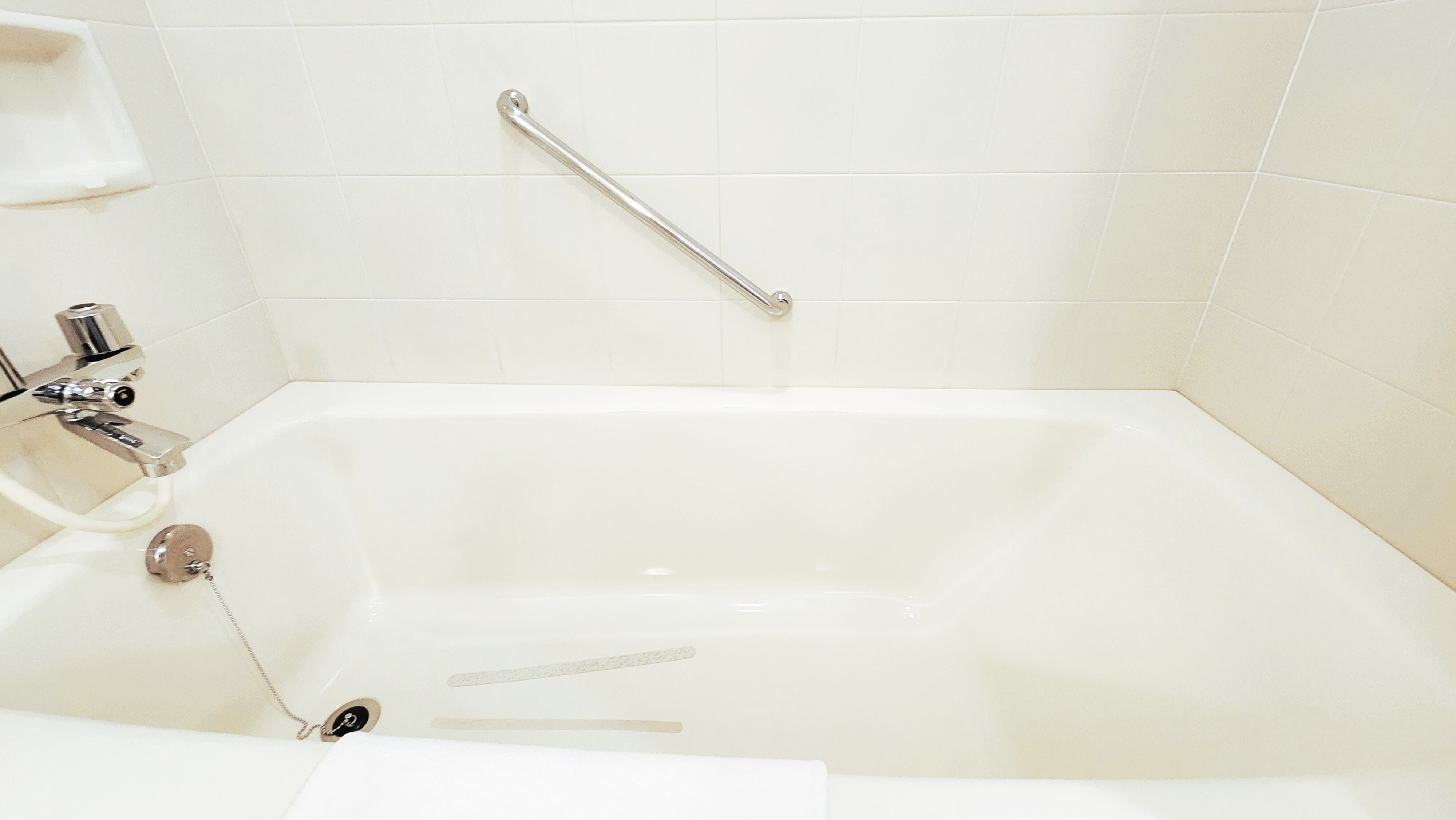 Kamar Mandi | Bak mandi luas untuk berendam santai