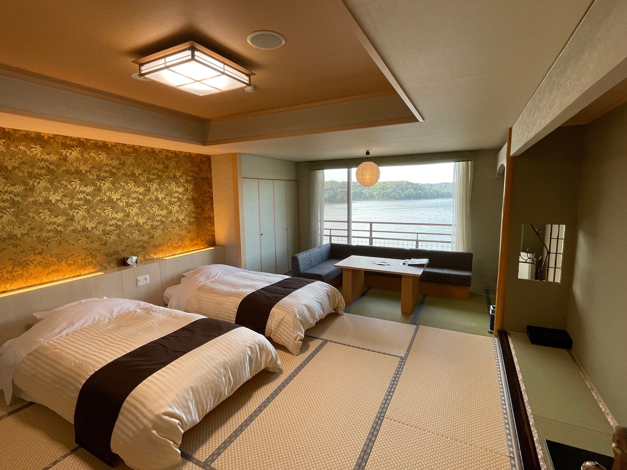 Main Building [Hana no Yakata] Japanese Style Twin Lake View Renewal in September 2022