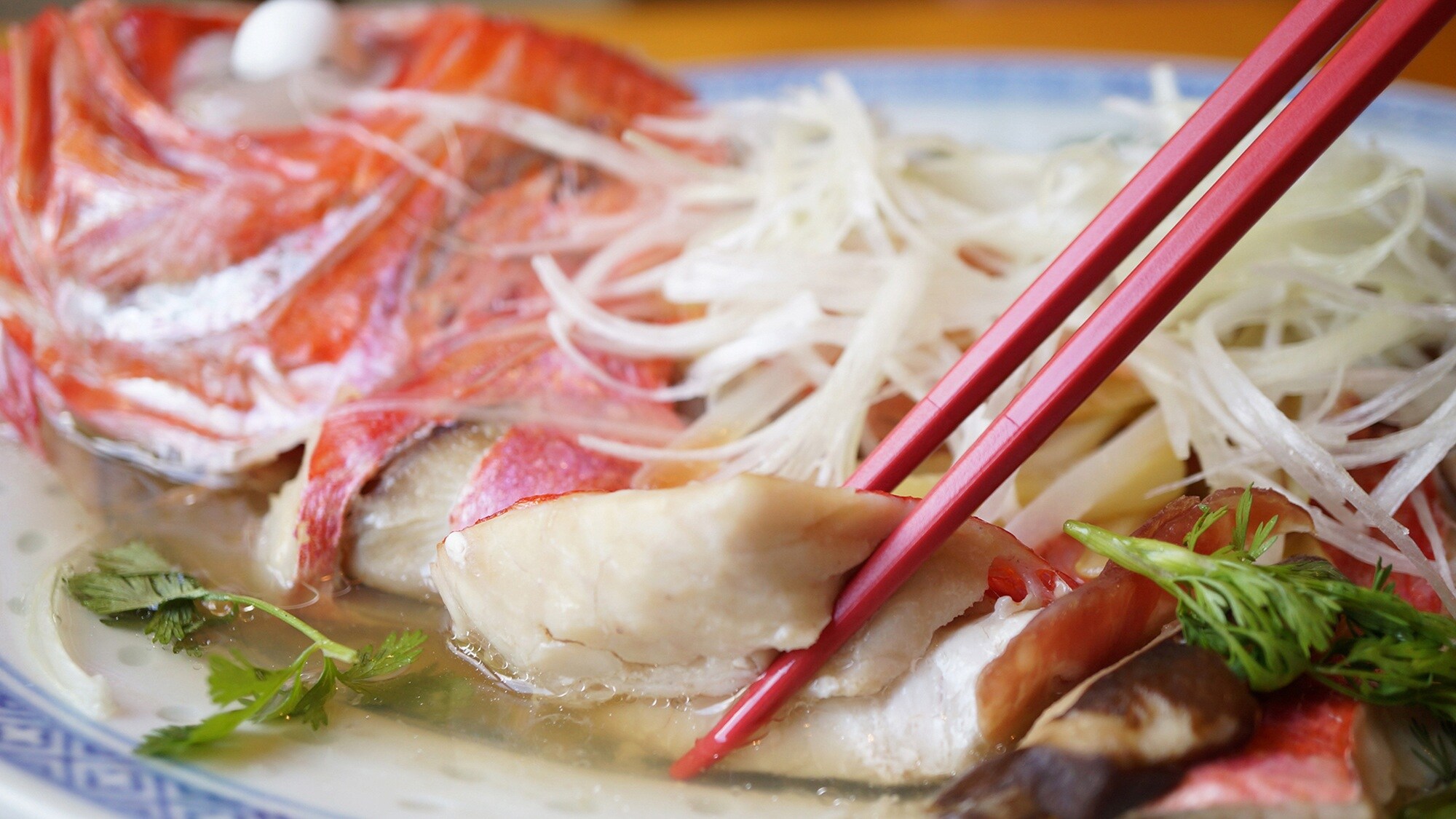 ・【清蒸金眼鲷】伊豆特产！采用中国传统技法烹制的红鲷鱼