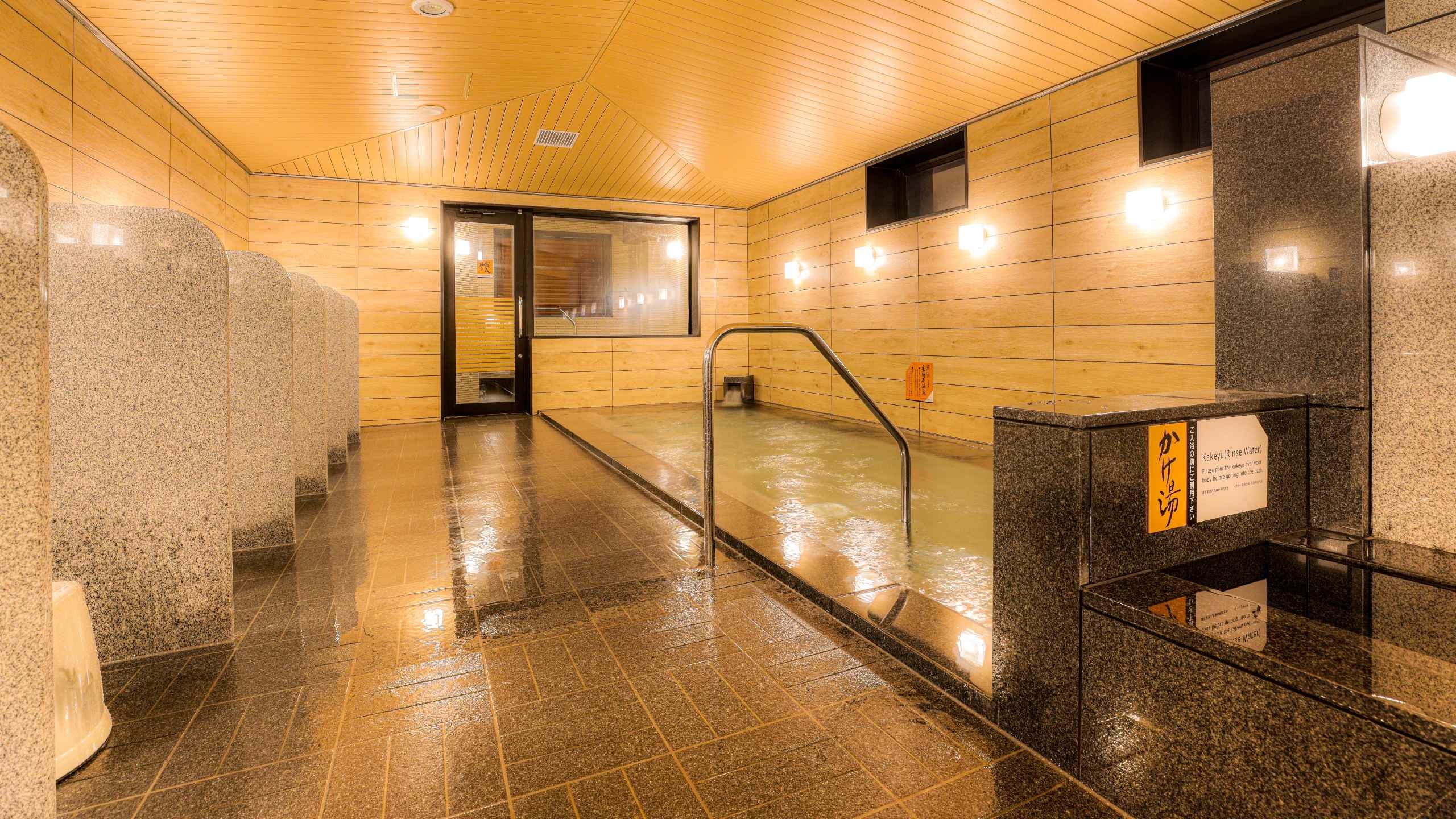 Men's large bath (indoor bath)
