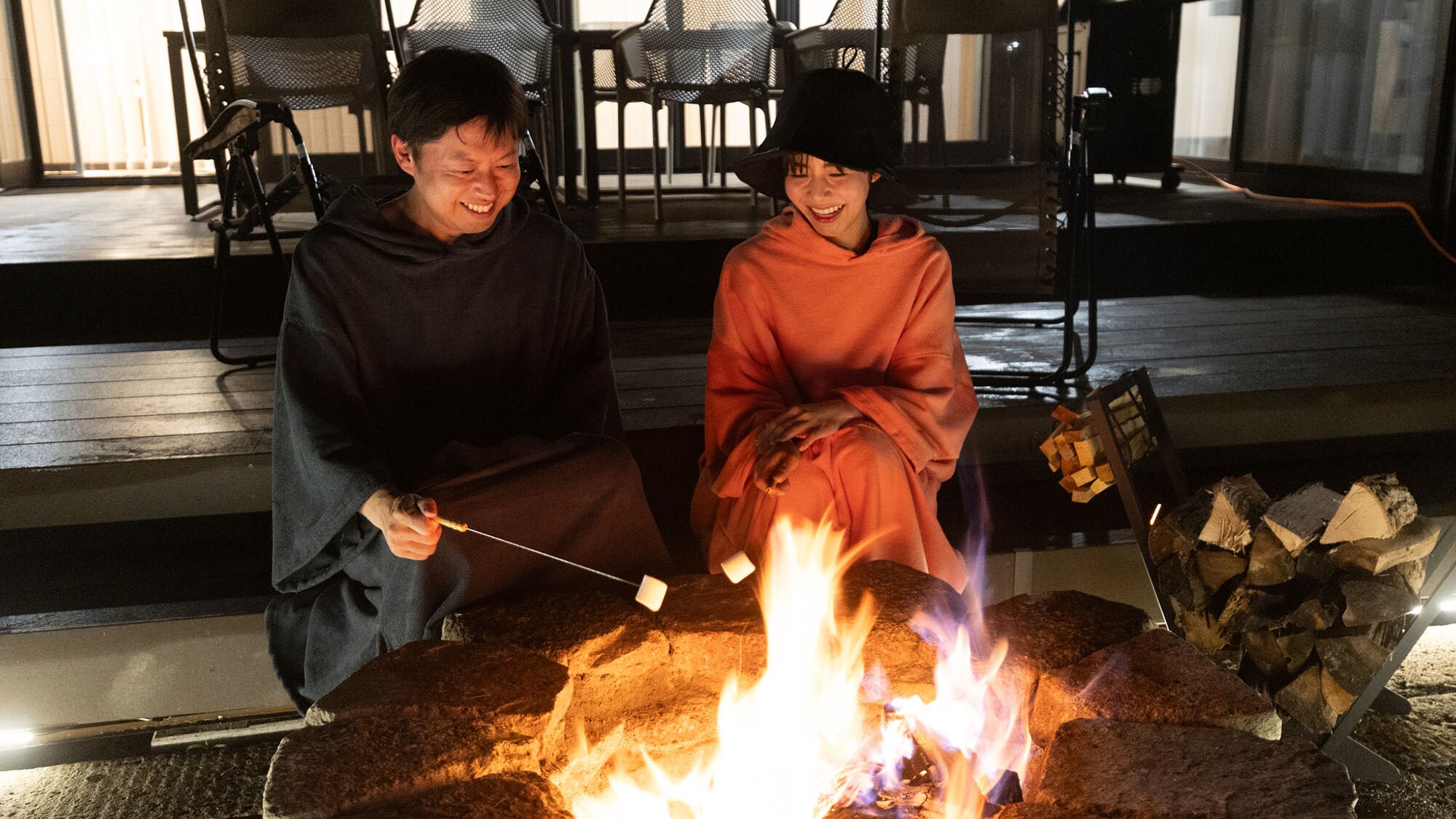 ・[營火坑] 離開桑拿後，您可以在營火旁享用棉花糖。享受奢華而輕鬆的時光