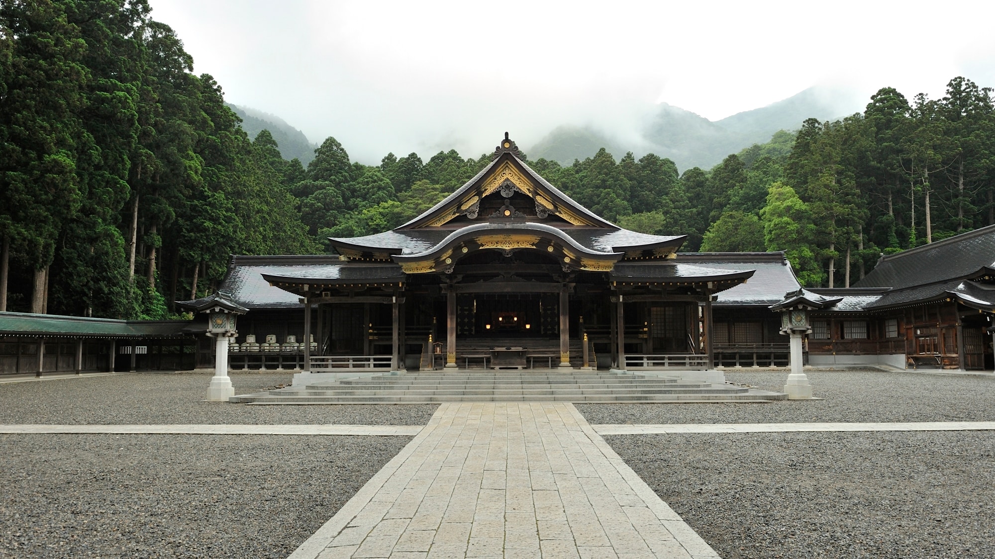 The main shrine of Yahiko Shrine