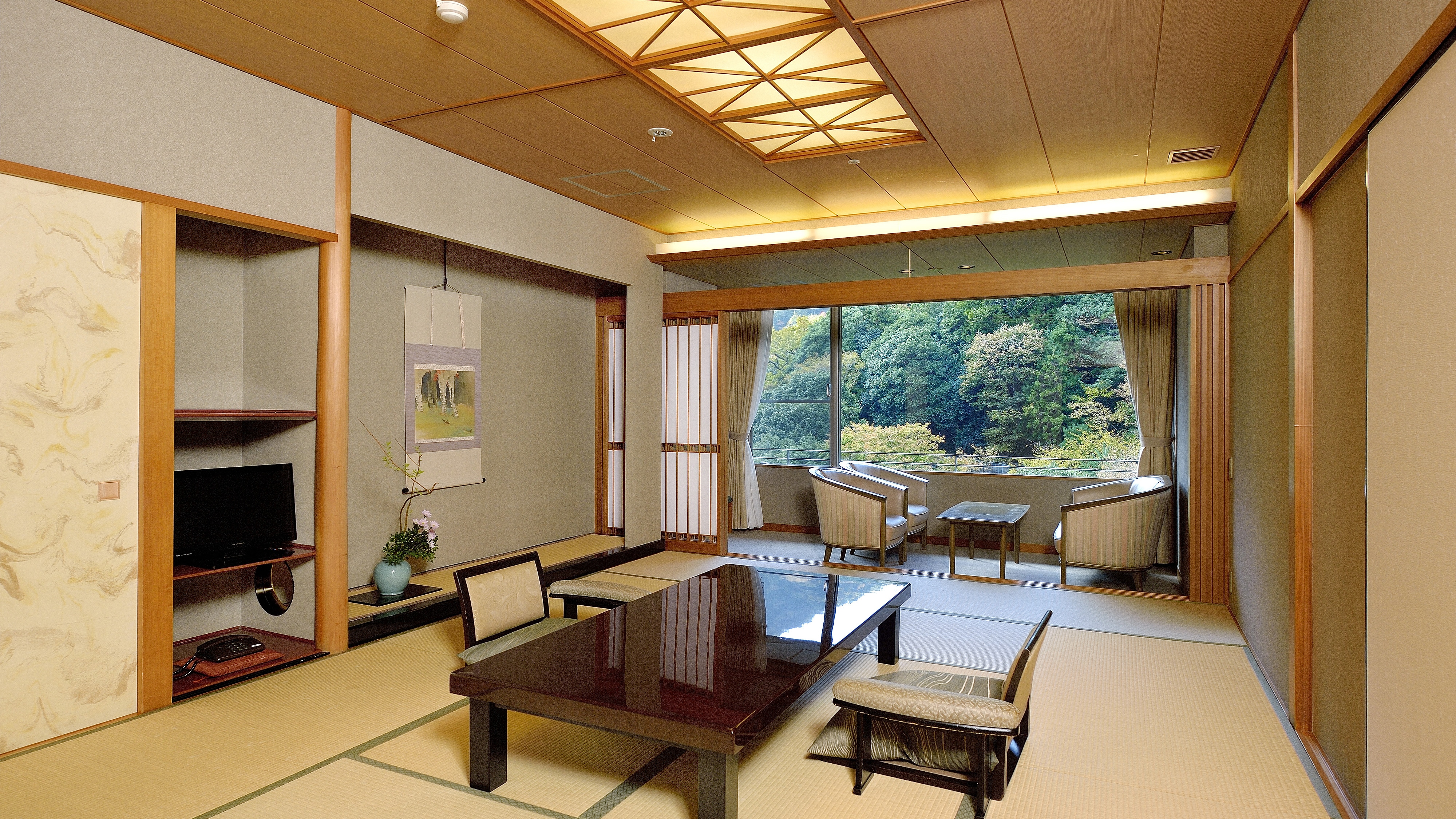 Korokan Standard Japanese-style room ◆ 12 tatami mats + wide rim (7㎡): Capacity 2-5 people