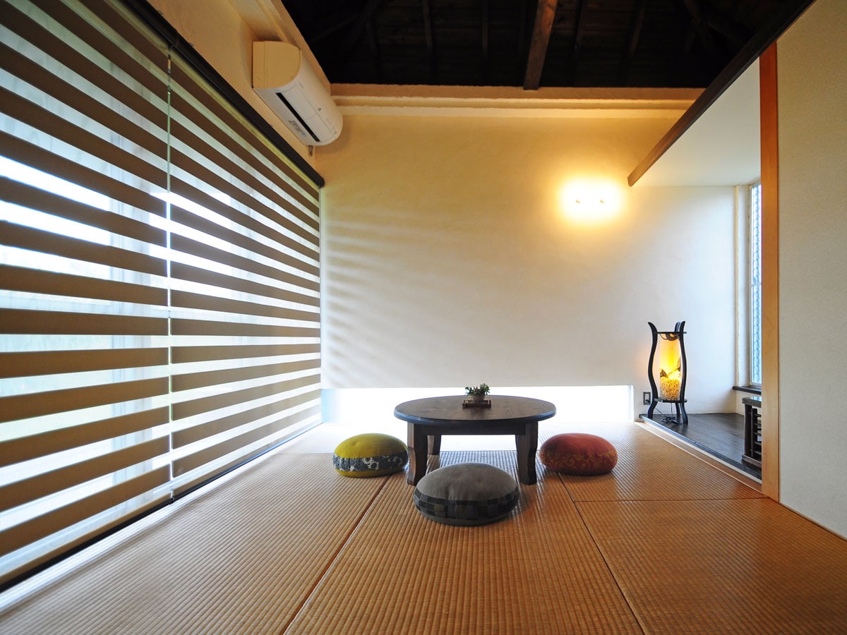 [Ryukyu tatami Japanese-style room (6 tatami mats)] We are particular about the interior such as blinds and cushions.