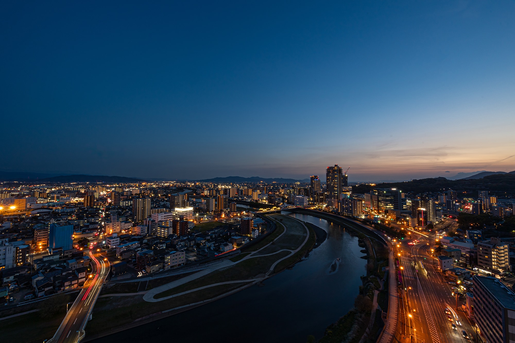 We are proud of the night view that can only be achieved from a 25th floor high-rise hotel.