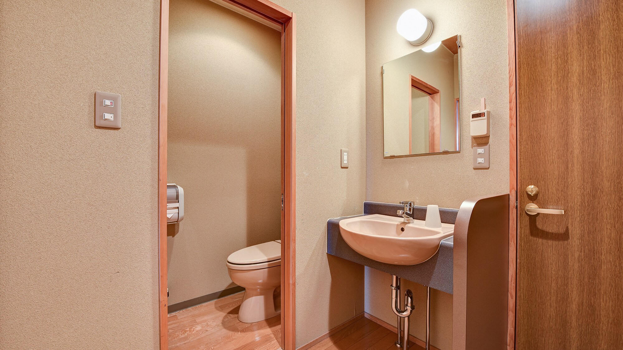 *Example of a room/Japanese-style room with 10 tatami mats