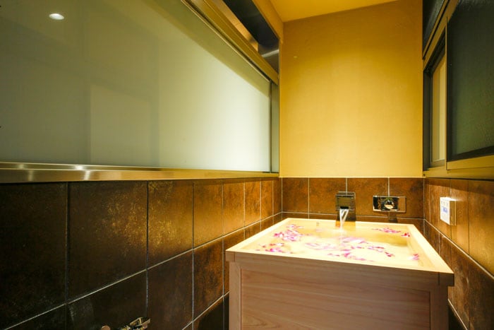 Special floor "Riraku" Flower bath Special room with semi-open-air bath / Kanzesui