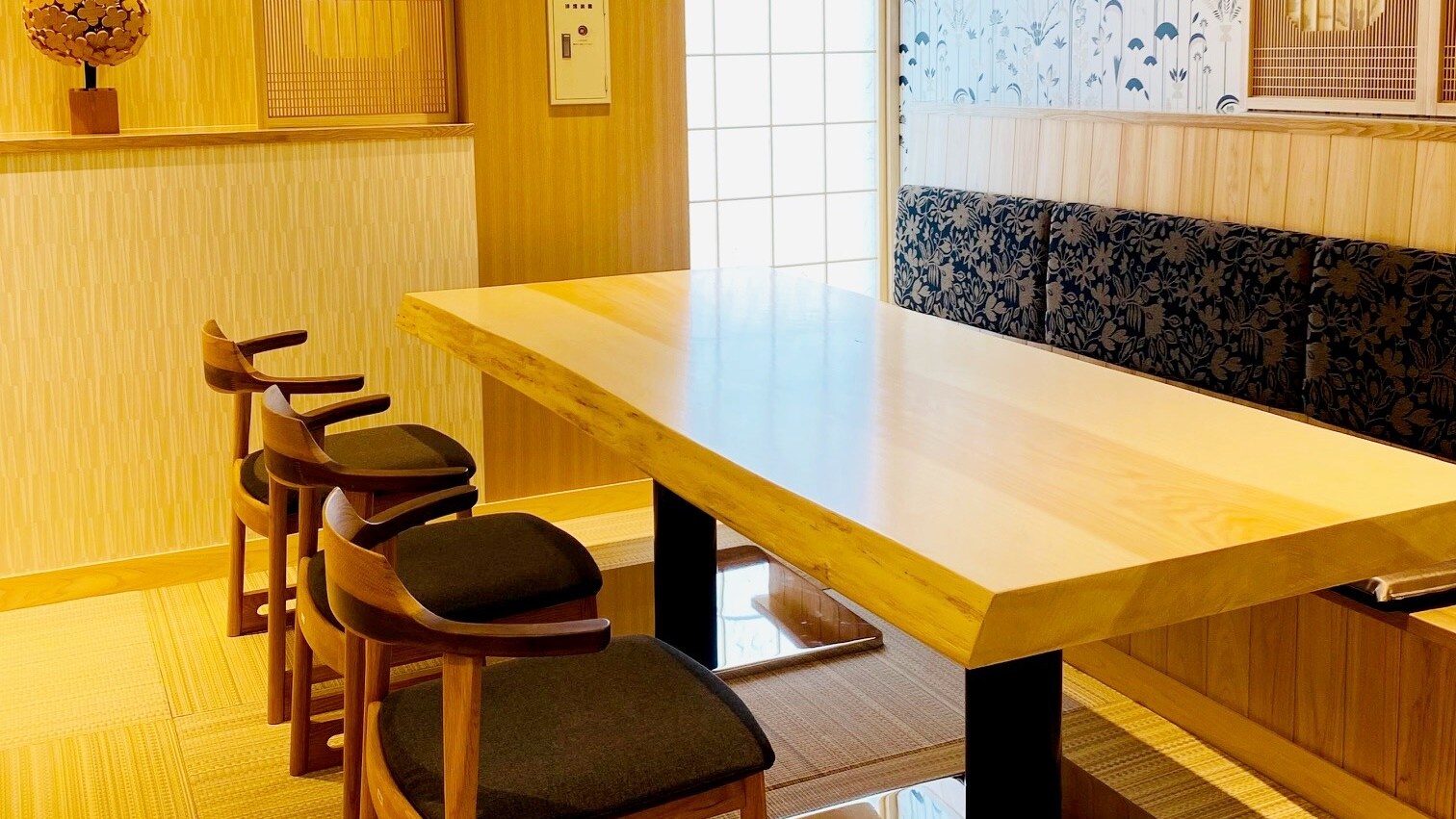 [ห้องทานอาหารส่วนตัวสีส้ม] ปรับปรุงใหม่เมื่อ มีนาคม 2023! มีเสื่อทาทามิให้ด้วย แนะนำสำหรับแขกที่มาพักกับเด็กเล็กด้วย!