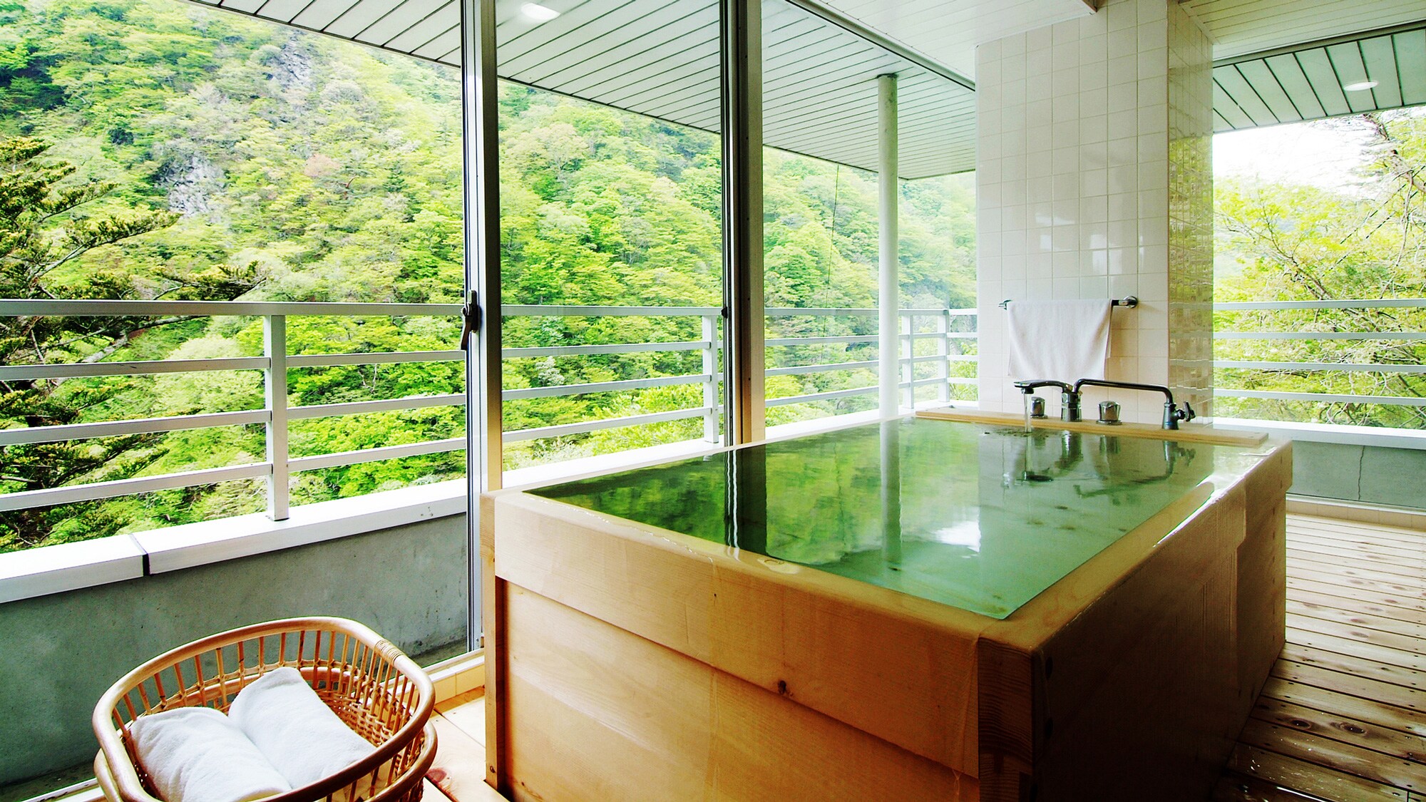 Special room with cypress panoramic bath