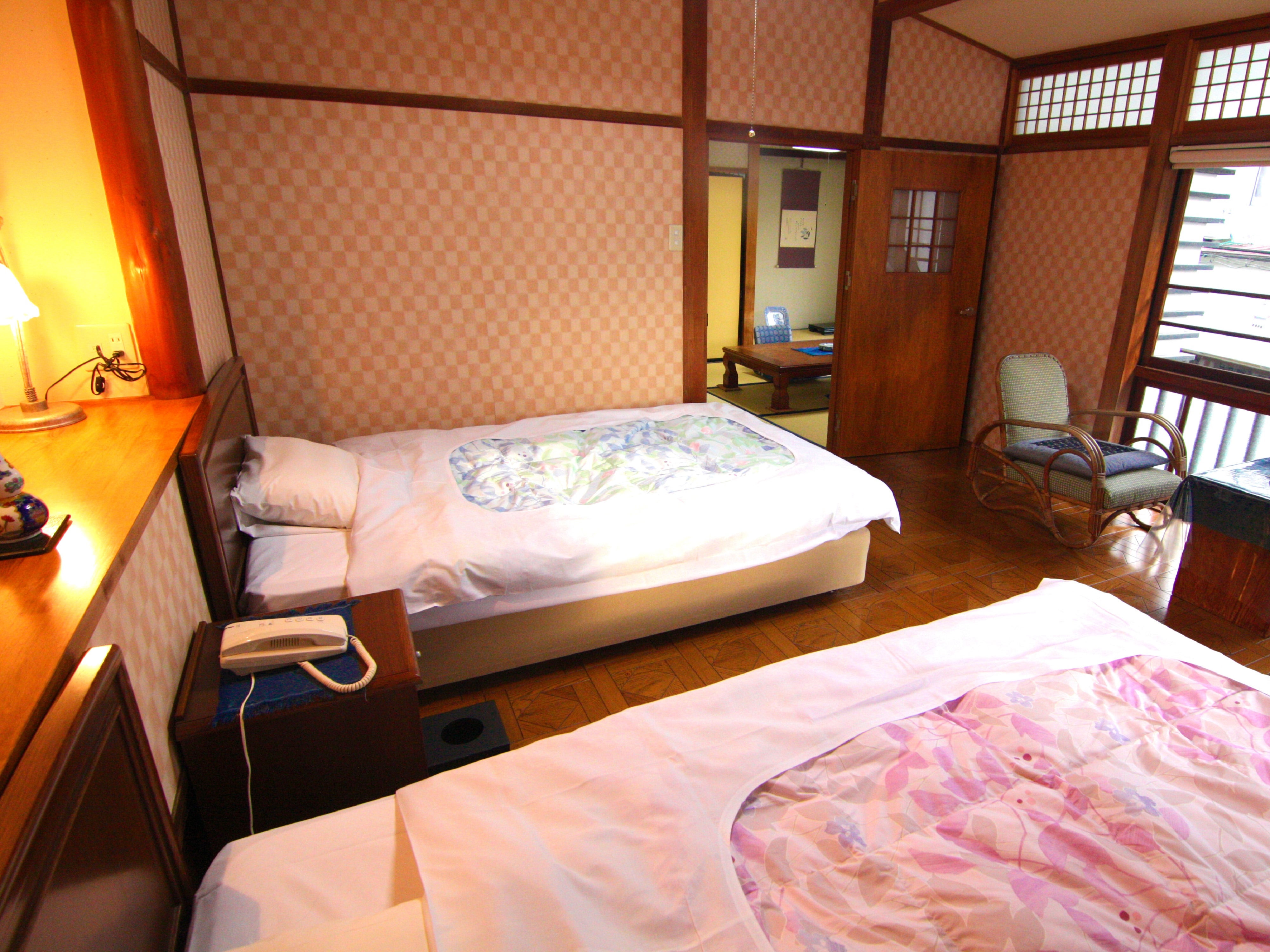 Meiji and Taisho period Japanese-Western style room [Hagi] (2nd floor, mountain side)