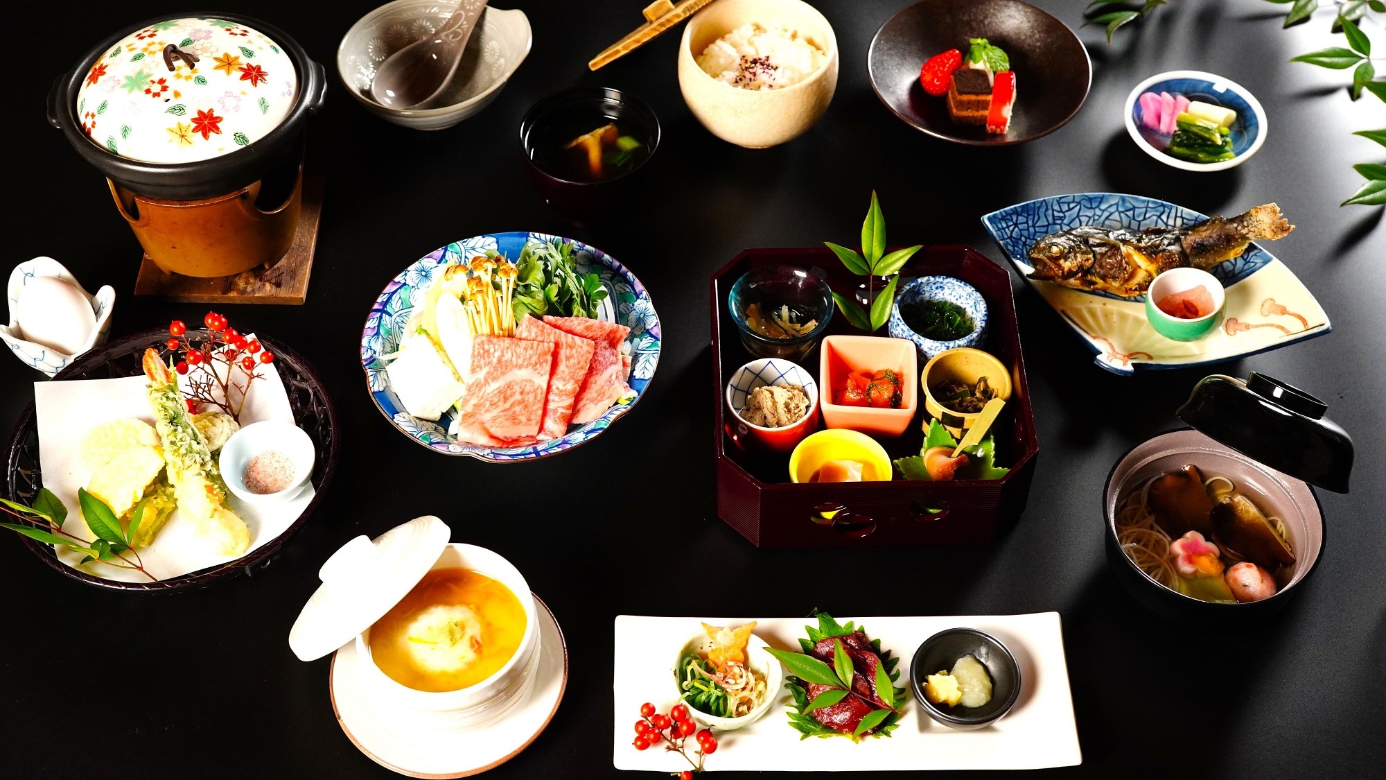 享用當地懷石料理晚餐，包括信州牛肉壽喜燒和馬肉生魚片