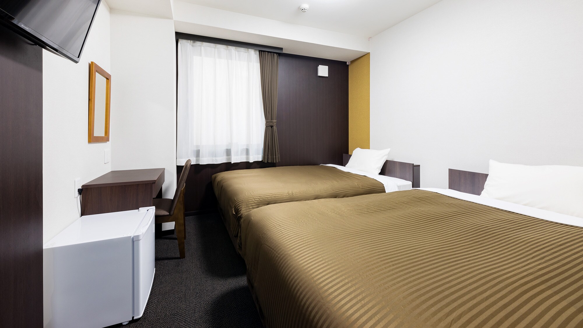 Twin room [2 120cm wide beds]