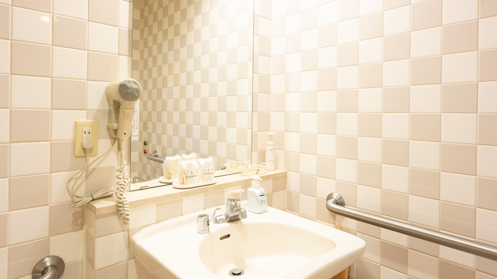 Barrier-free rooms, wheelchair accessible, indoor bath [views of Mt. Haruna and the Tone River]