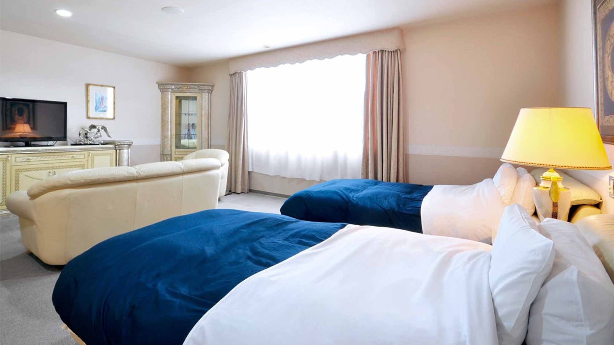 [Deluxe Room] Perfect for couples or spouses to make memories together on a trip together.