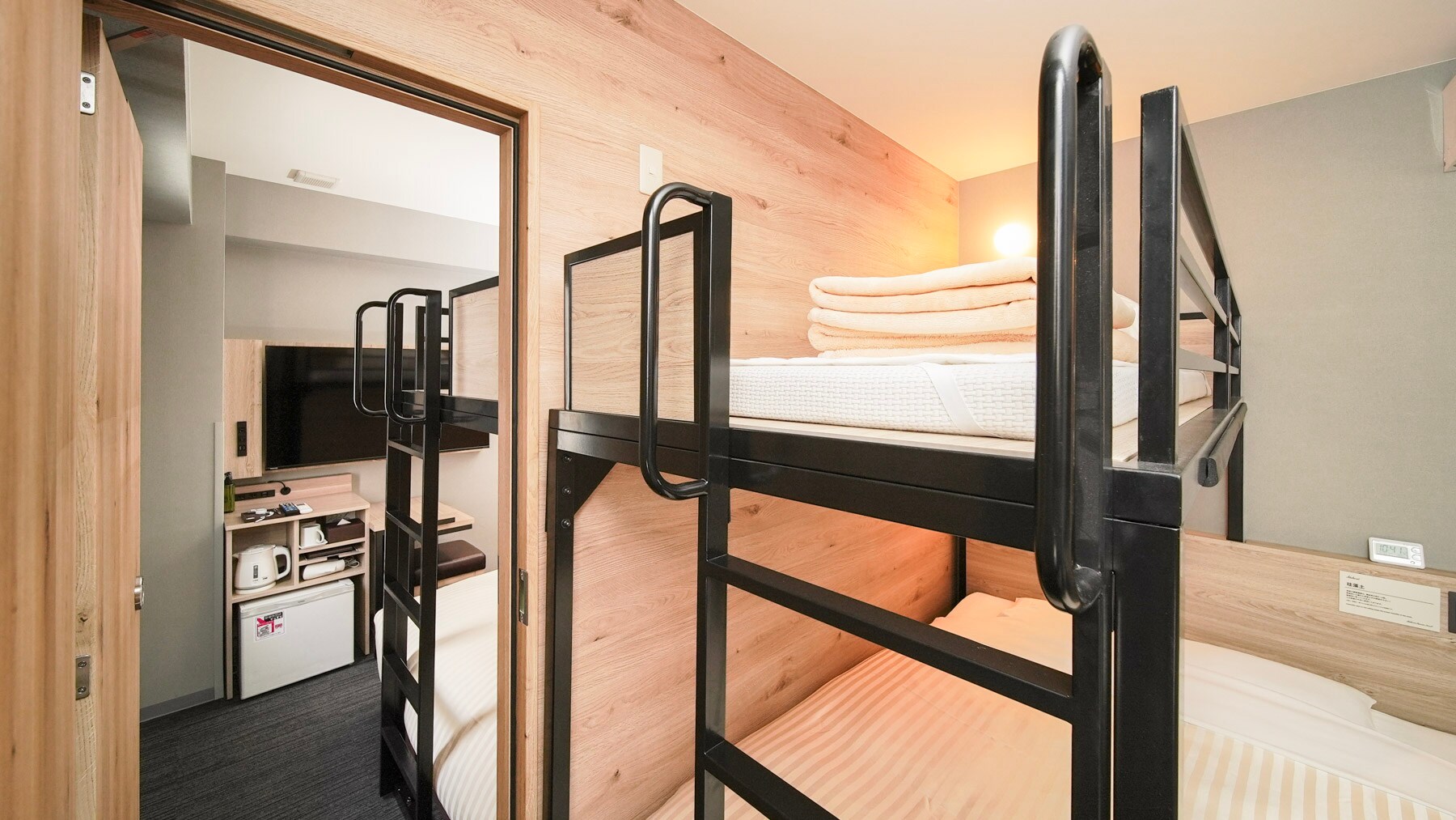 You can easily move between rooms.
