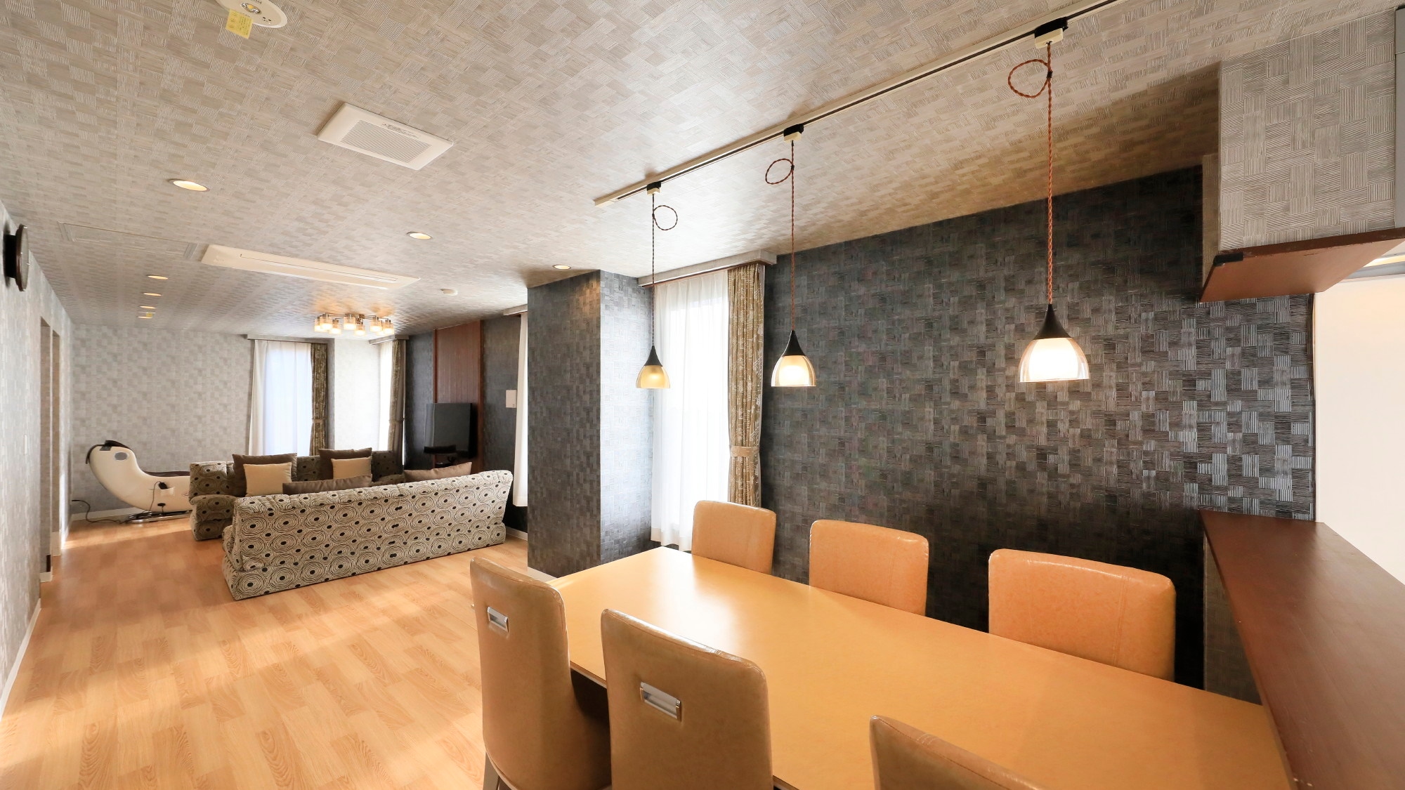 【可携带宠物入住的豪华客房示例】 配有厨房，因此您可以放心与宠物一起用餐。