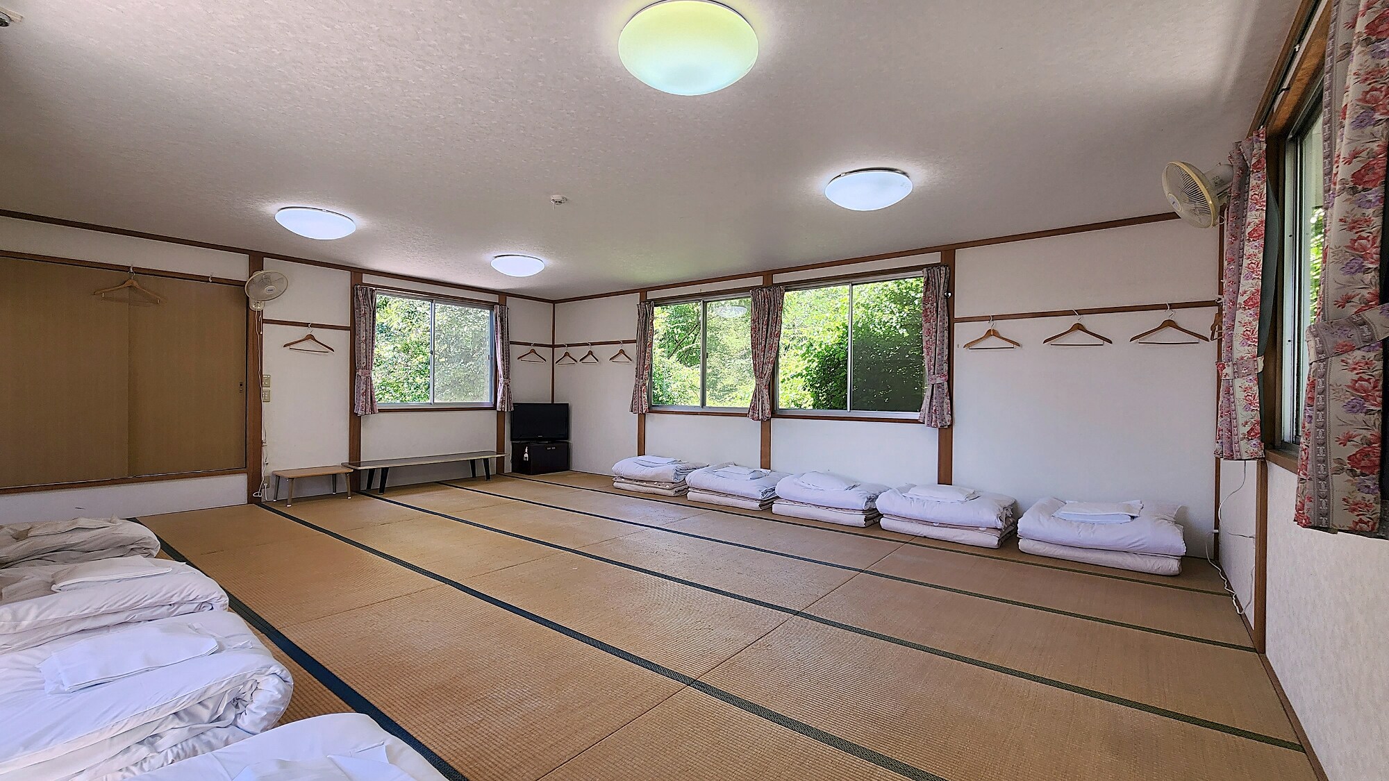 [Guest room] Japanese-style room with 24 tatami mats