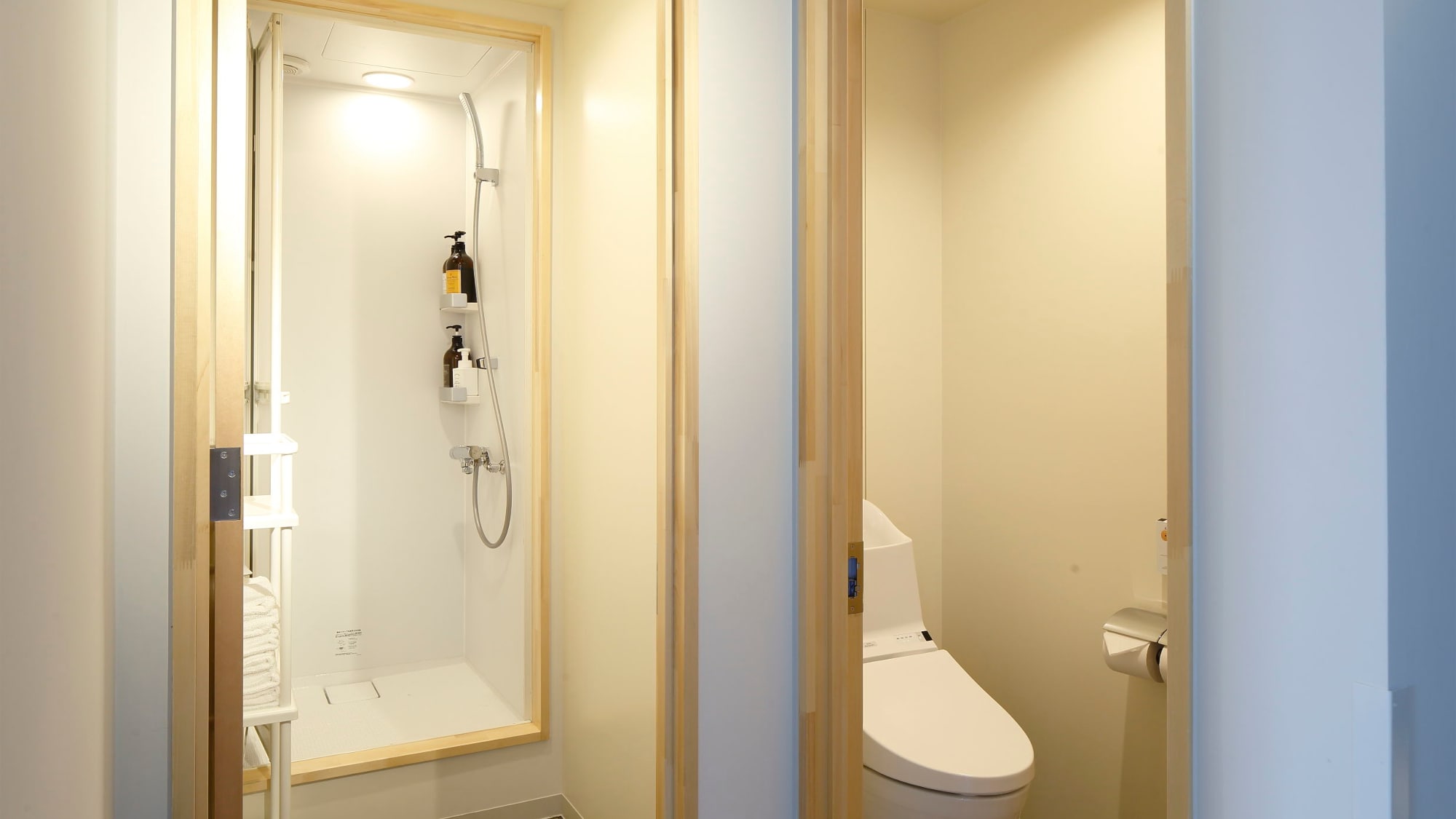 3F shared shower booth / toilet