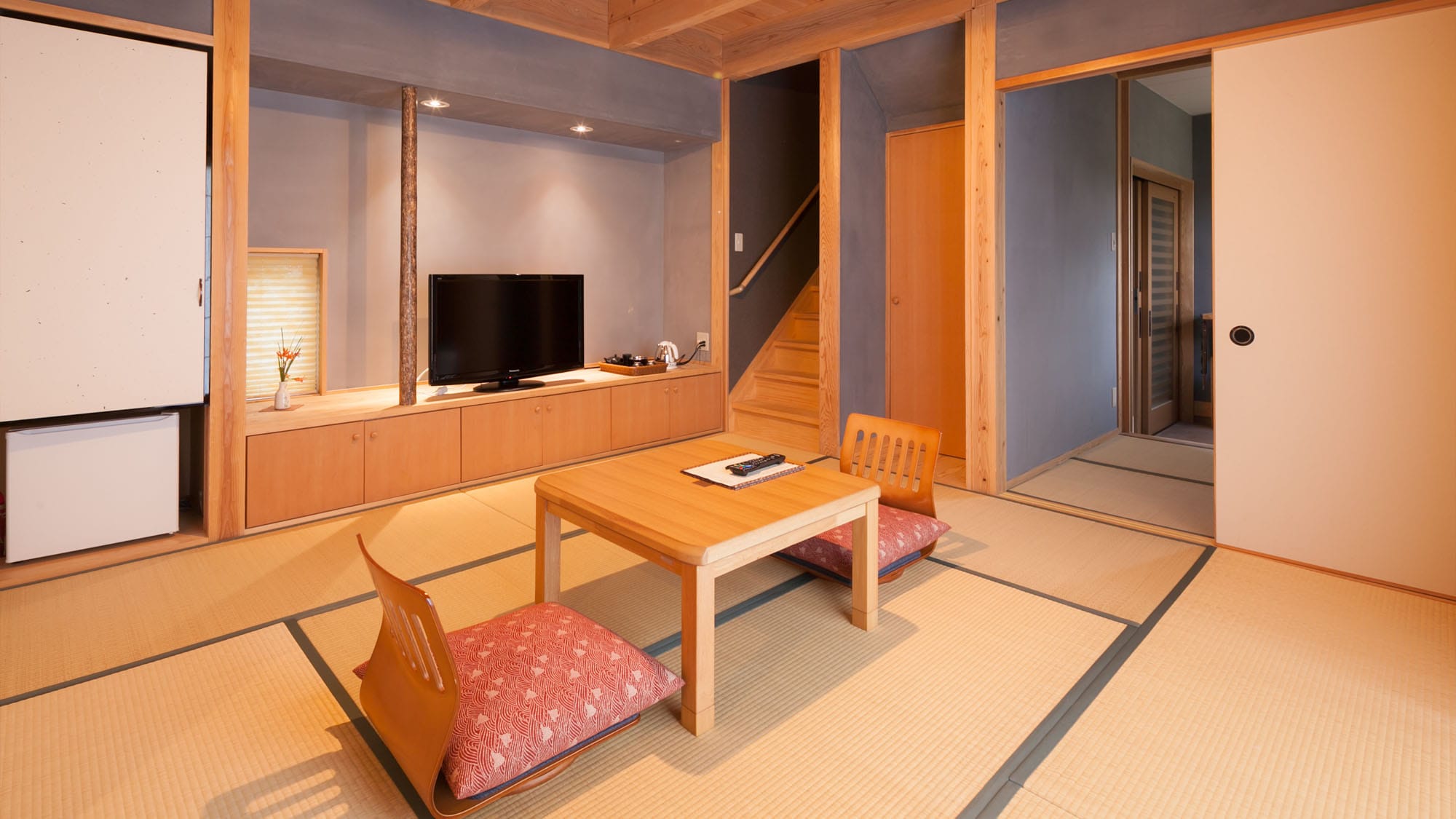 Kamar bergaya Jepang-Barat dua lantai yang terpisah (Shichinosho)