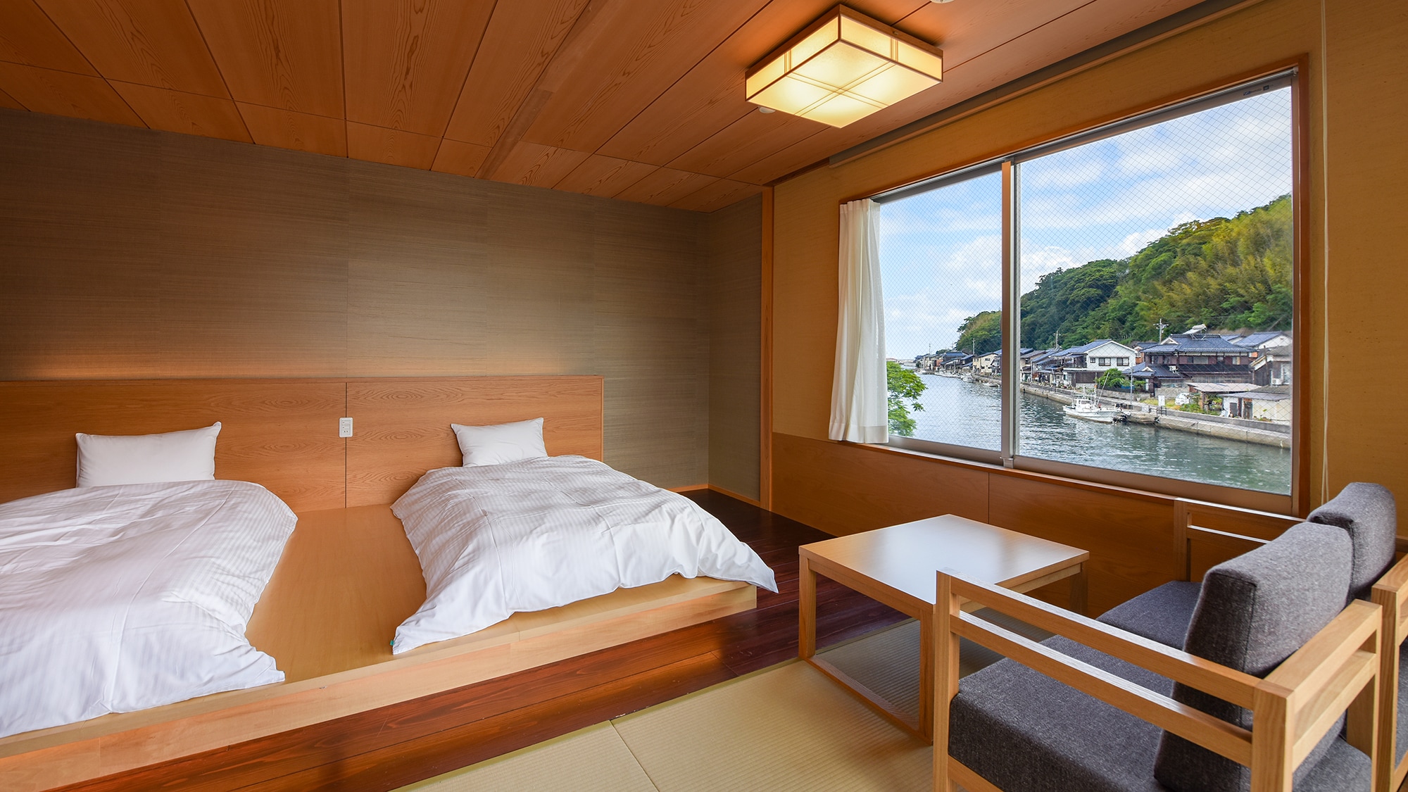 *【Canal Japanese-Western Room (205)】The nostalgic scenery of the houses along the canal and the river mouth is unique to this location.
