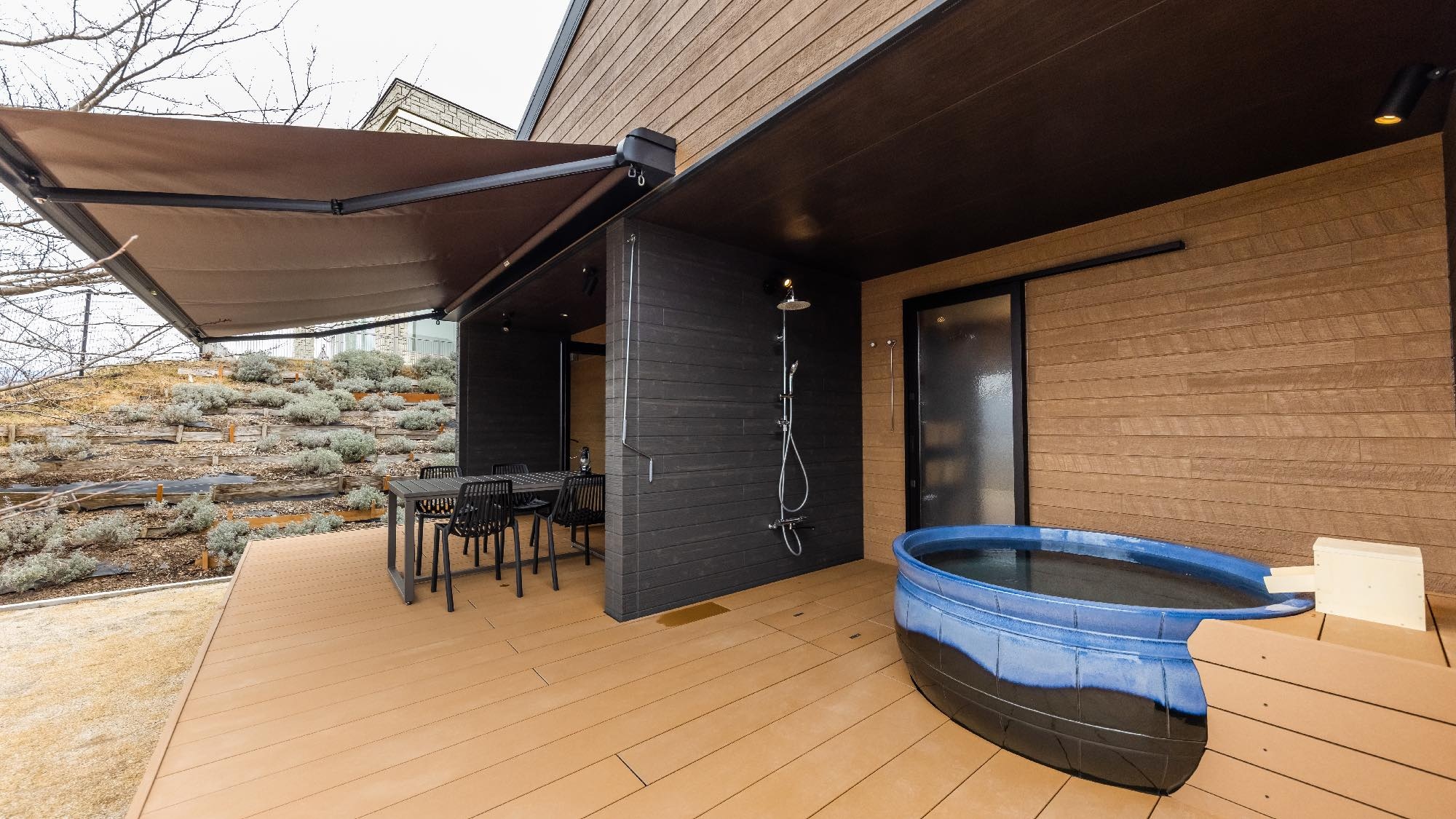 [MAUVE] Separate rental villa