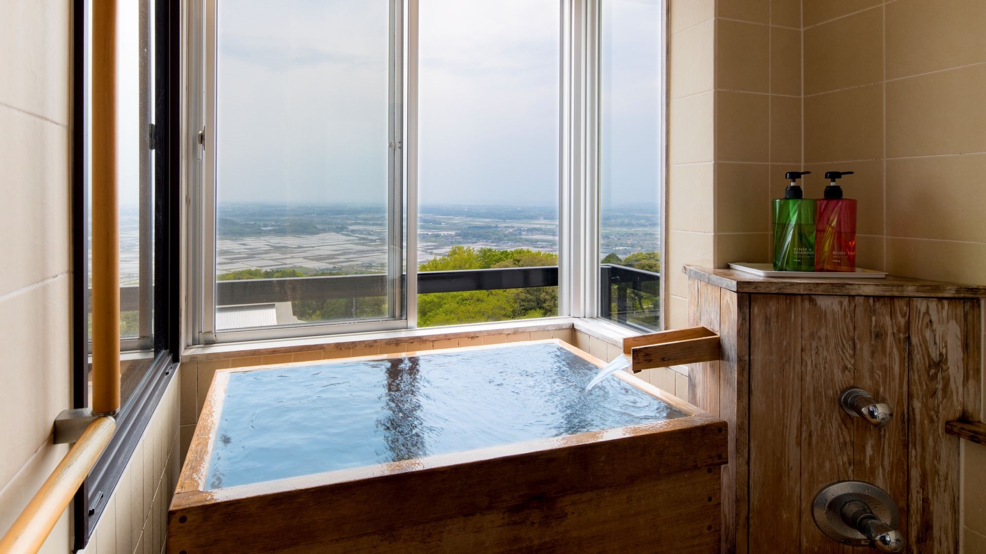 Japanese-style room 10 tatami mats + living panoramic view with observation bath