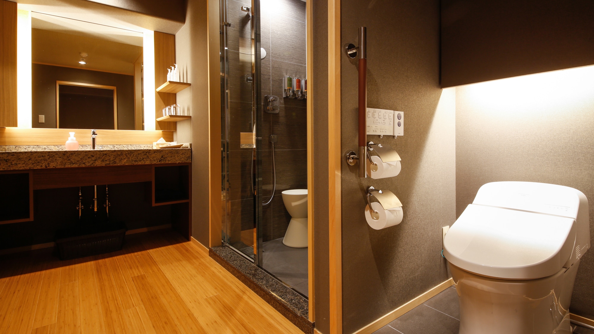[GUEST ROOMS]