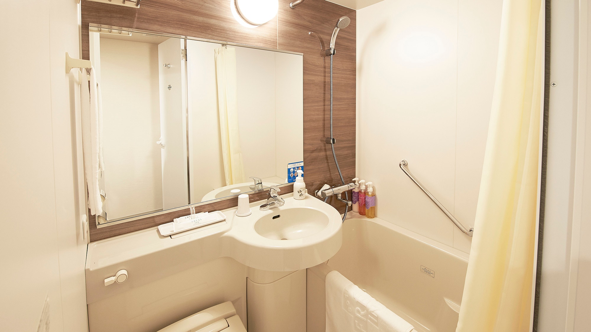 ・[Bathroom] All rooms are equipped with a unit bath (with warm water washing toilet seat)