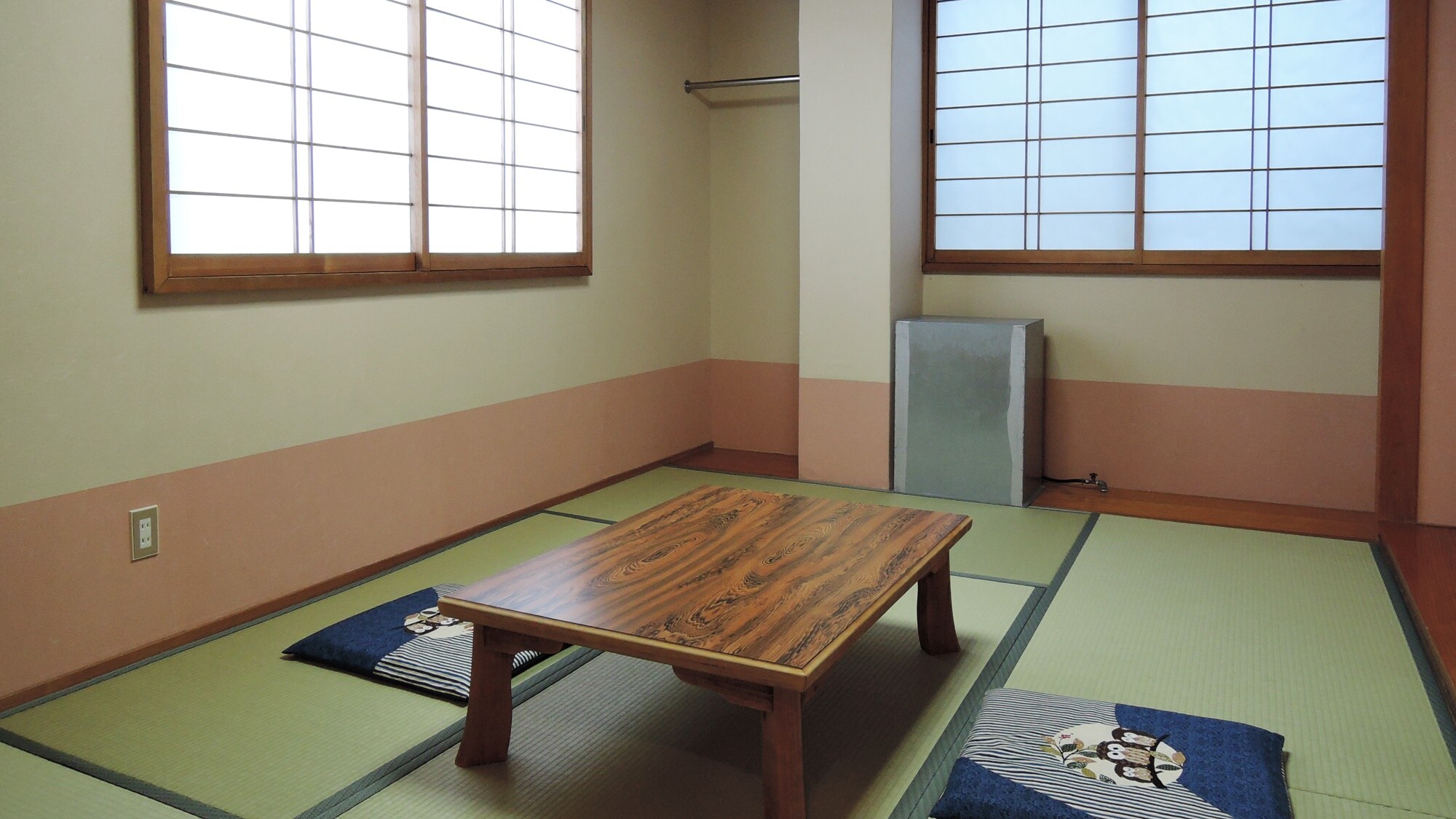 *[Japanese-style room, 6 tatami mats] Equipped with a TV, telephone, washbasin and heating