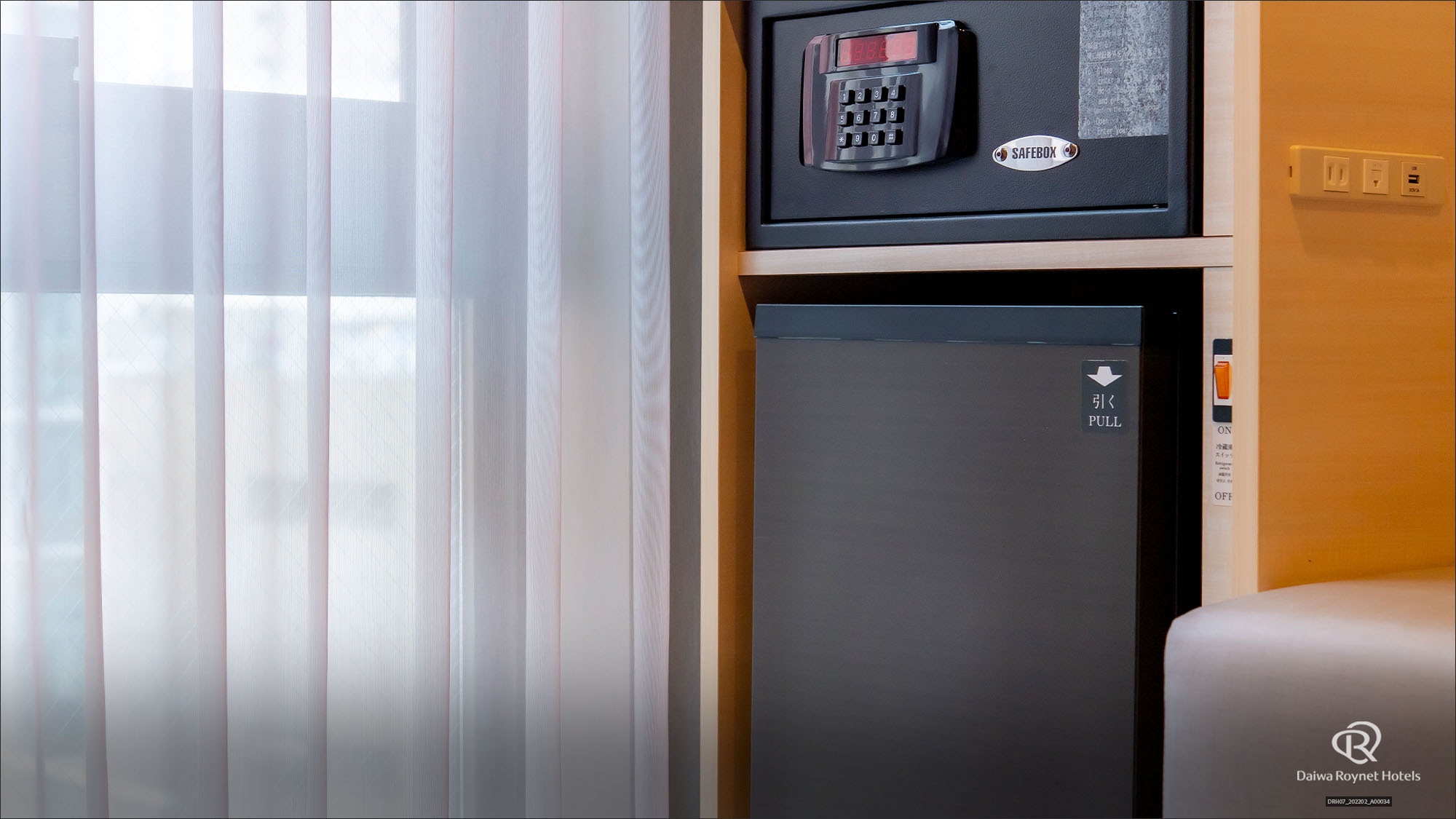 Safety box, refrigerator