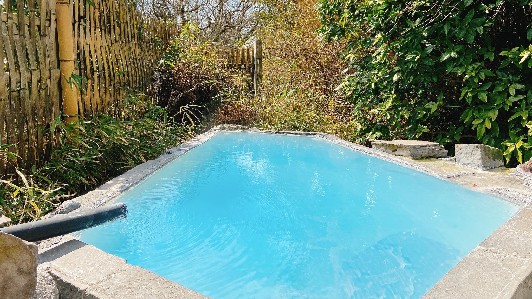 Separate open-air bath
