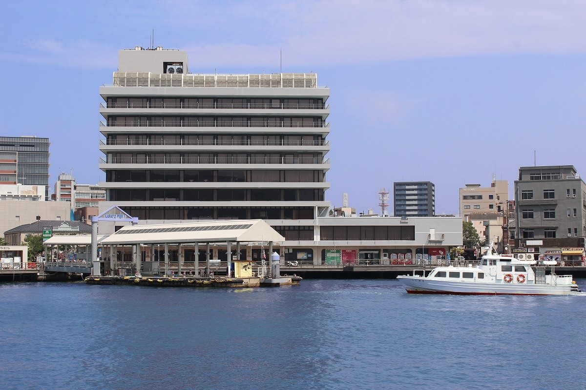 Hotel exterior noon