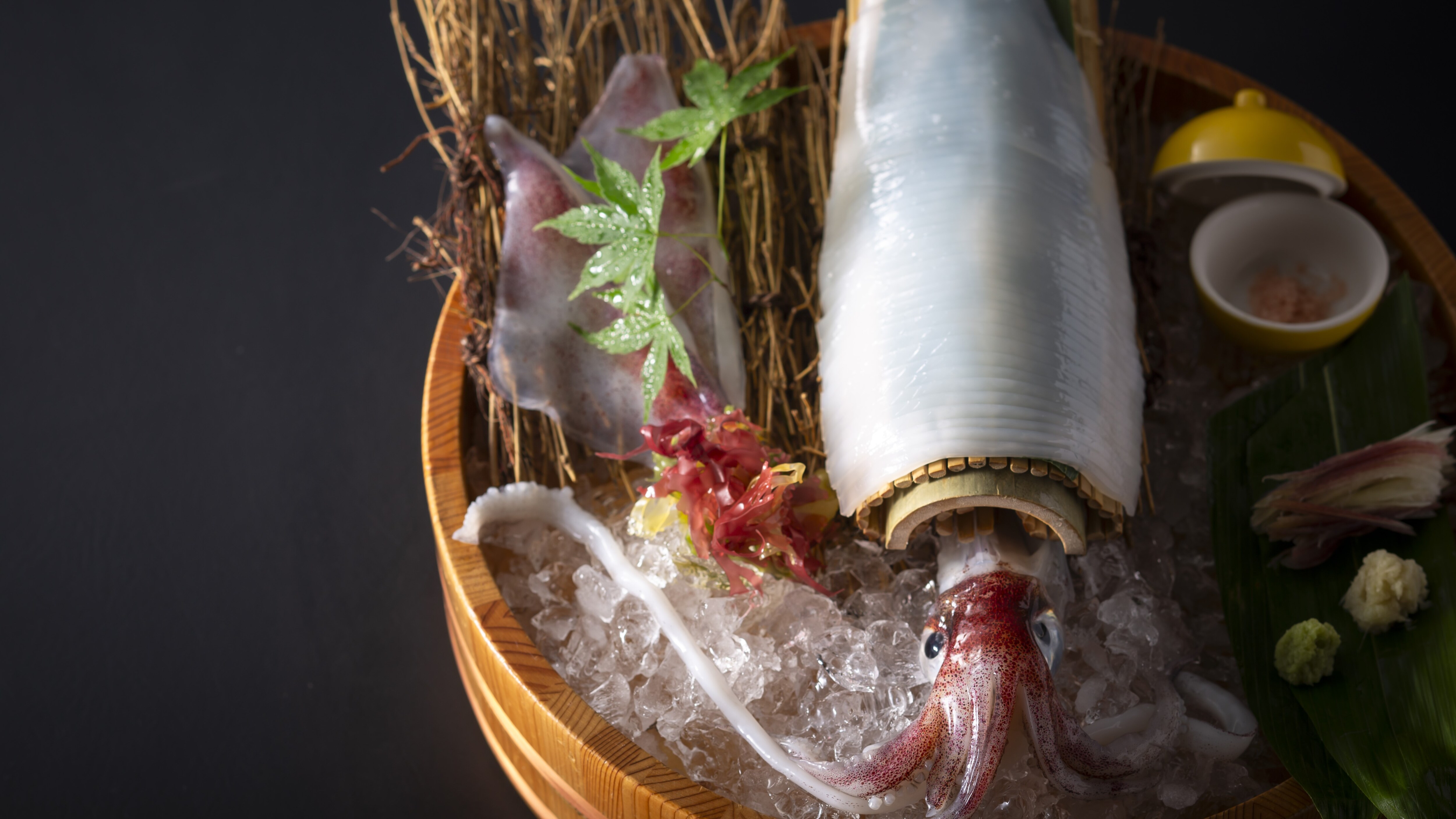 [Freshly caught squid] Enjoy the delicious crunchy texture of white squid!