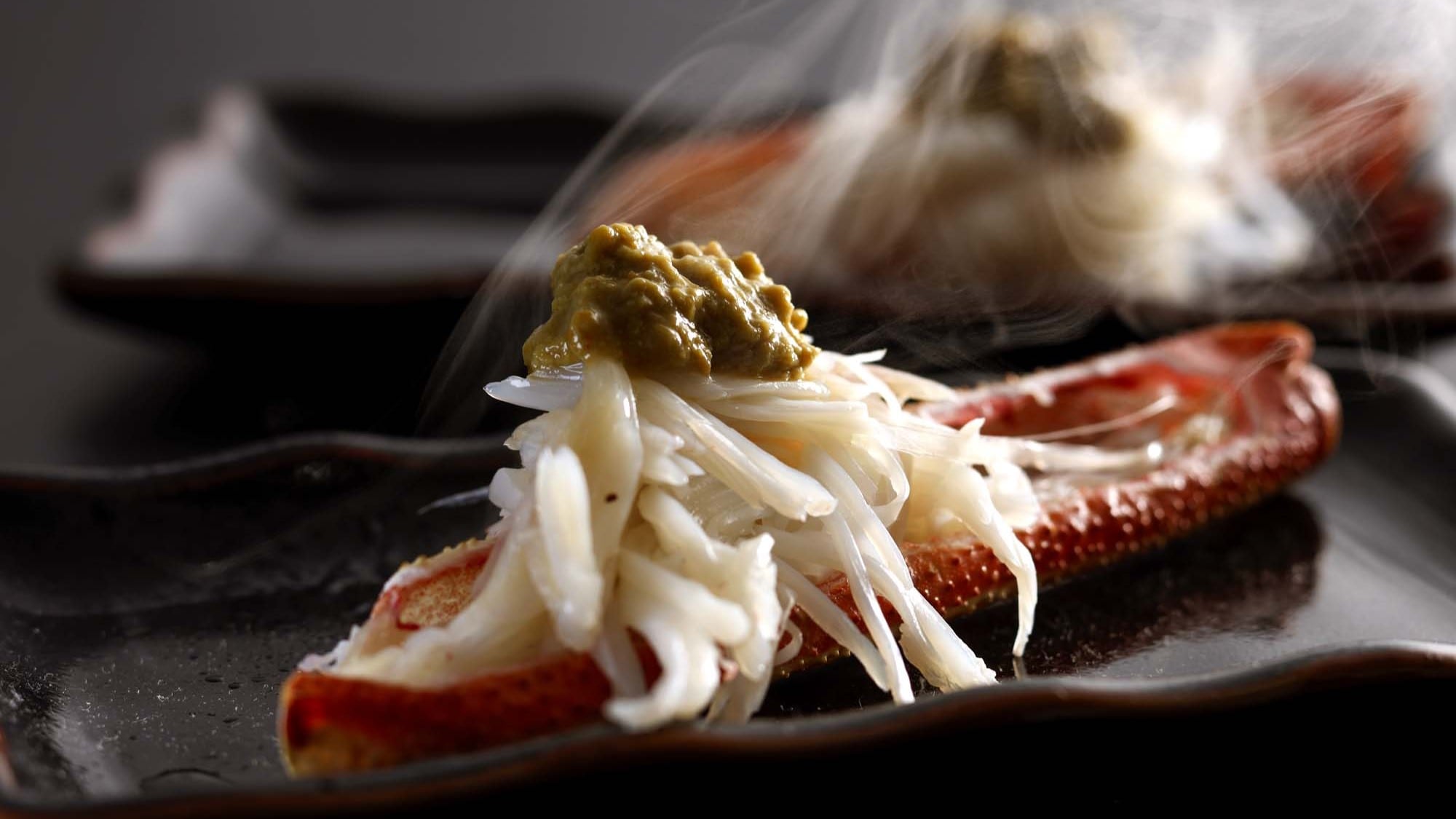 [Winter Cuisine] Enjoy the exquisite flavor of grilled live Matsuba crab with rich grilled shell miso!