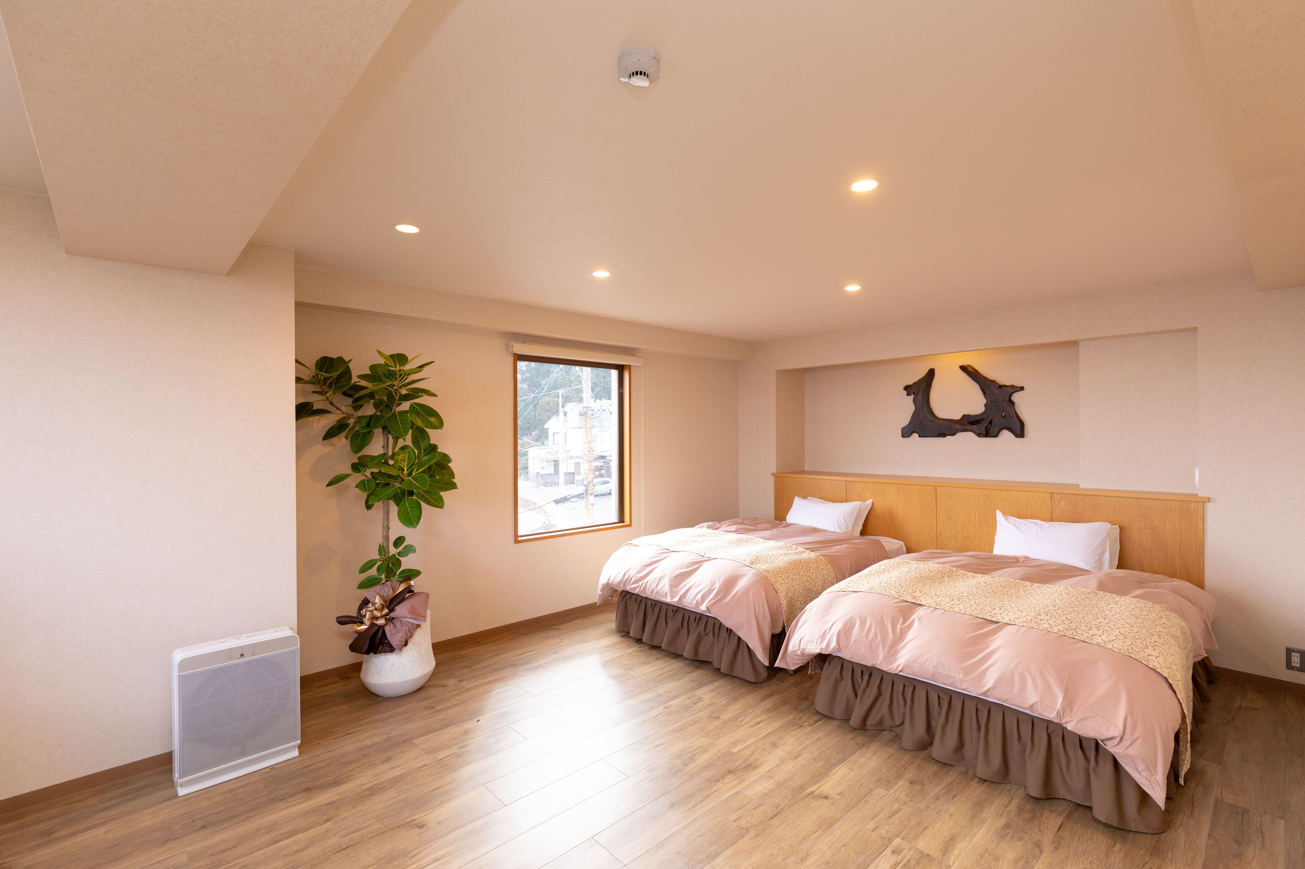 3rd floor guest room with bath