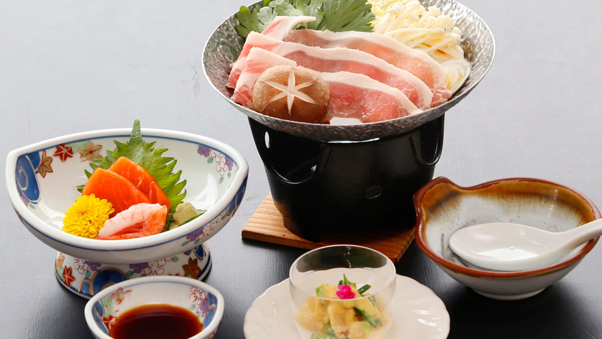 *[Standard Plan] A simple plan with sukiyaki made with local Yamagata brand pork "Kome no Musumebuta" as the main dish.