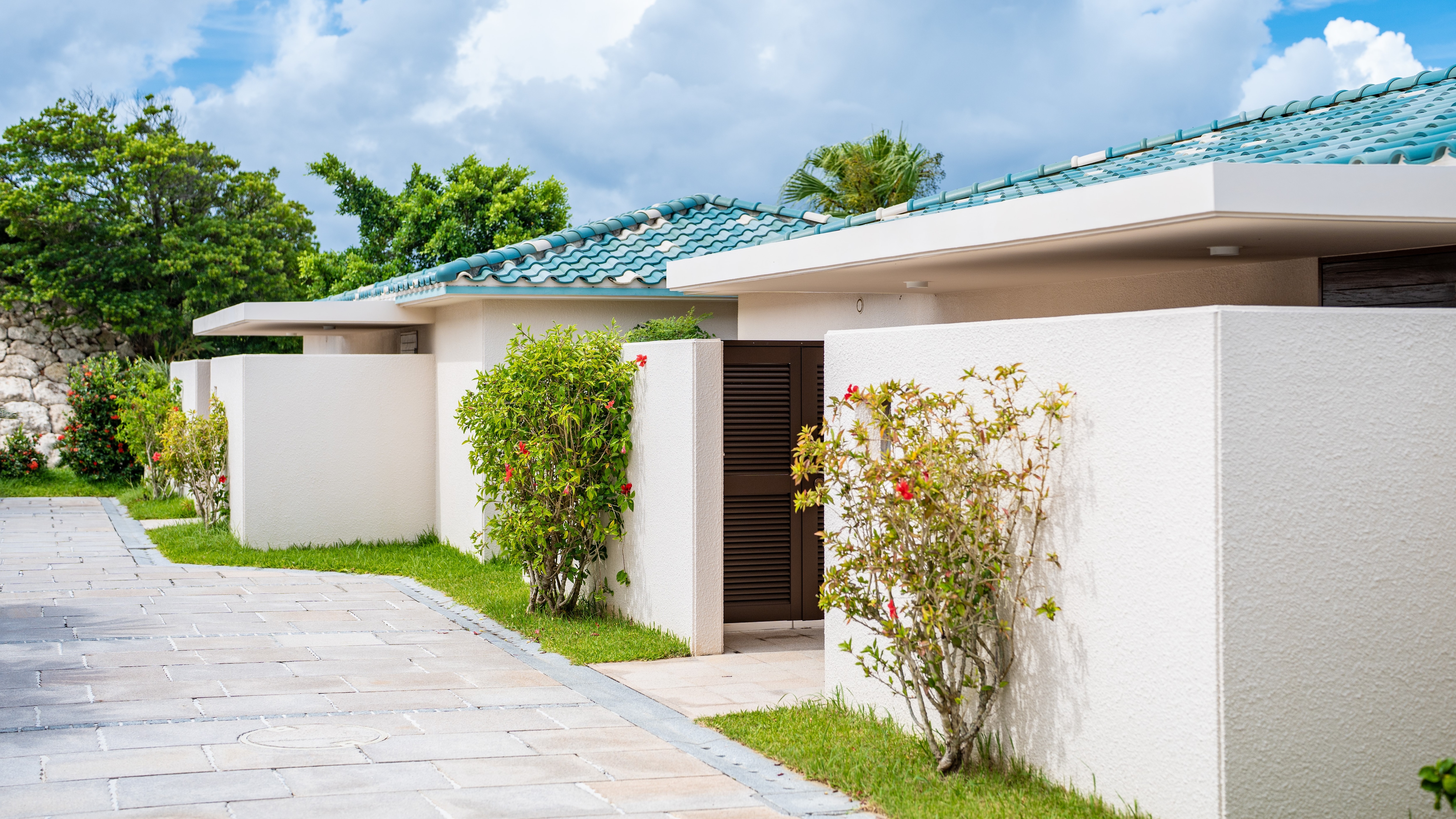 [Guest room exterior] 14 all-suite villas