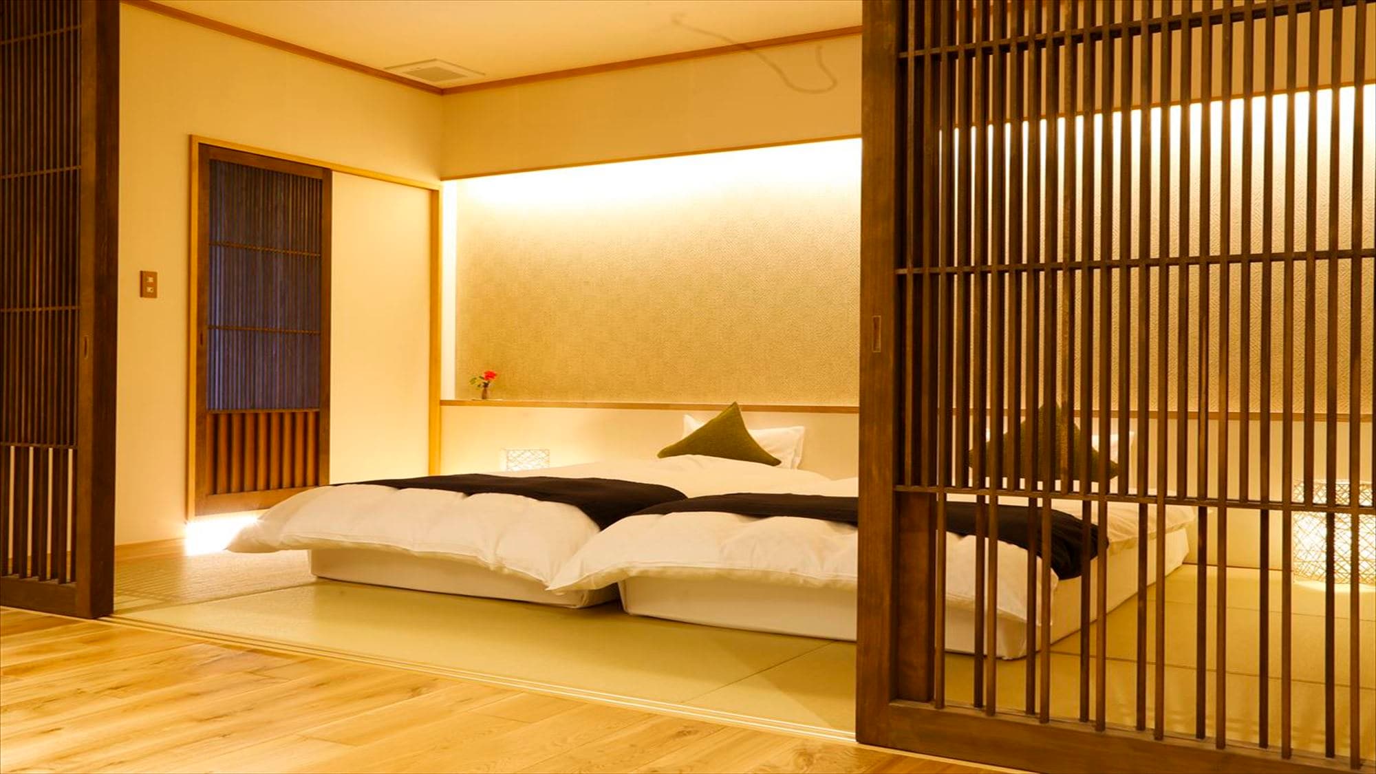 ZEKKEI Suite bedroom with open-air bath. By combining both beds, 230cm width